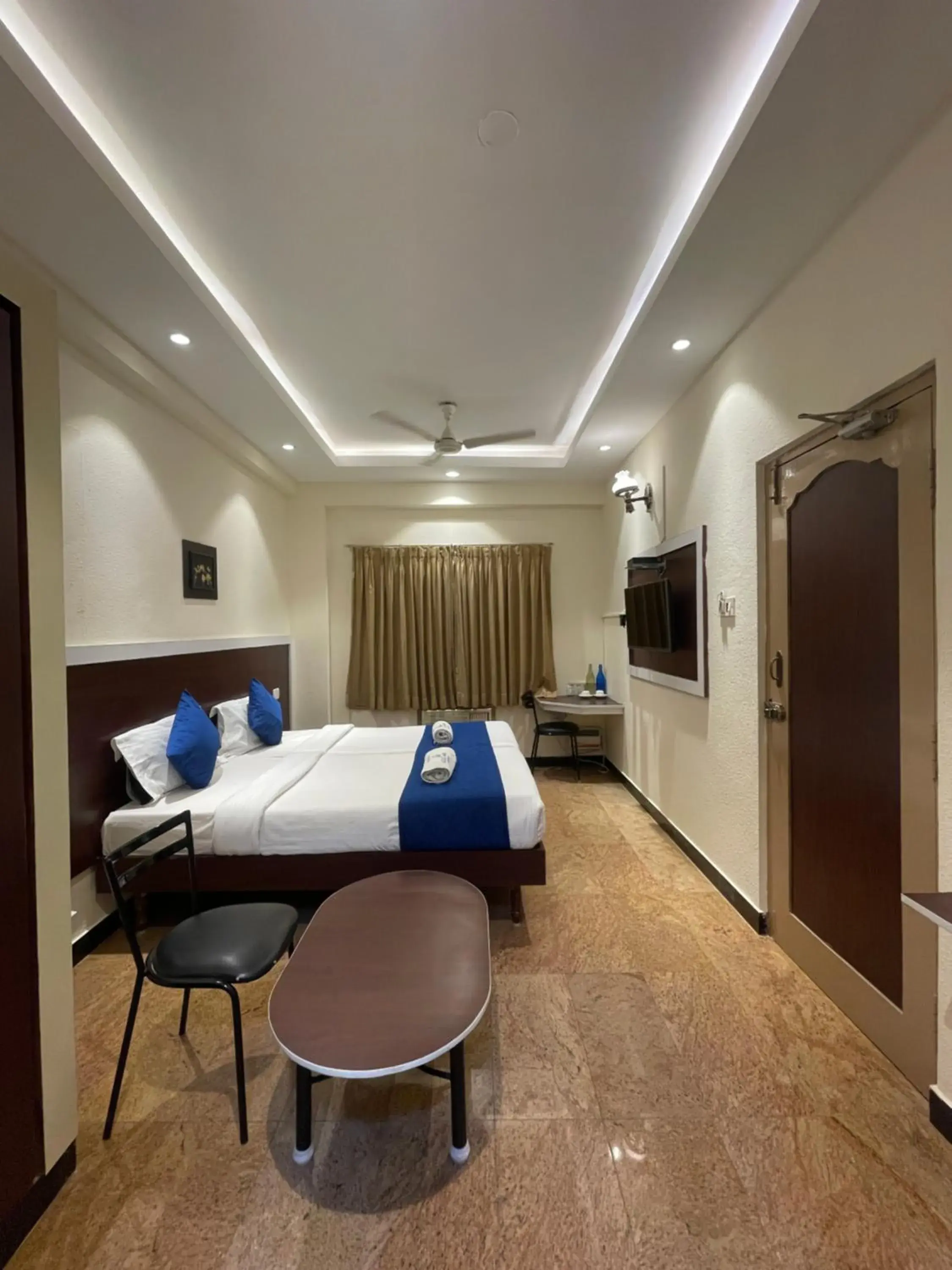 Deluxe Double Room (2 Adults + 1 Child) in AKG Lodge Deluxe Double Room (2 Adults + 1 Child) in AKG Lodge