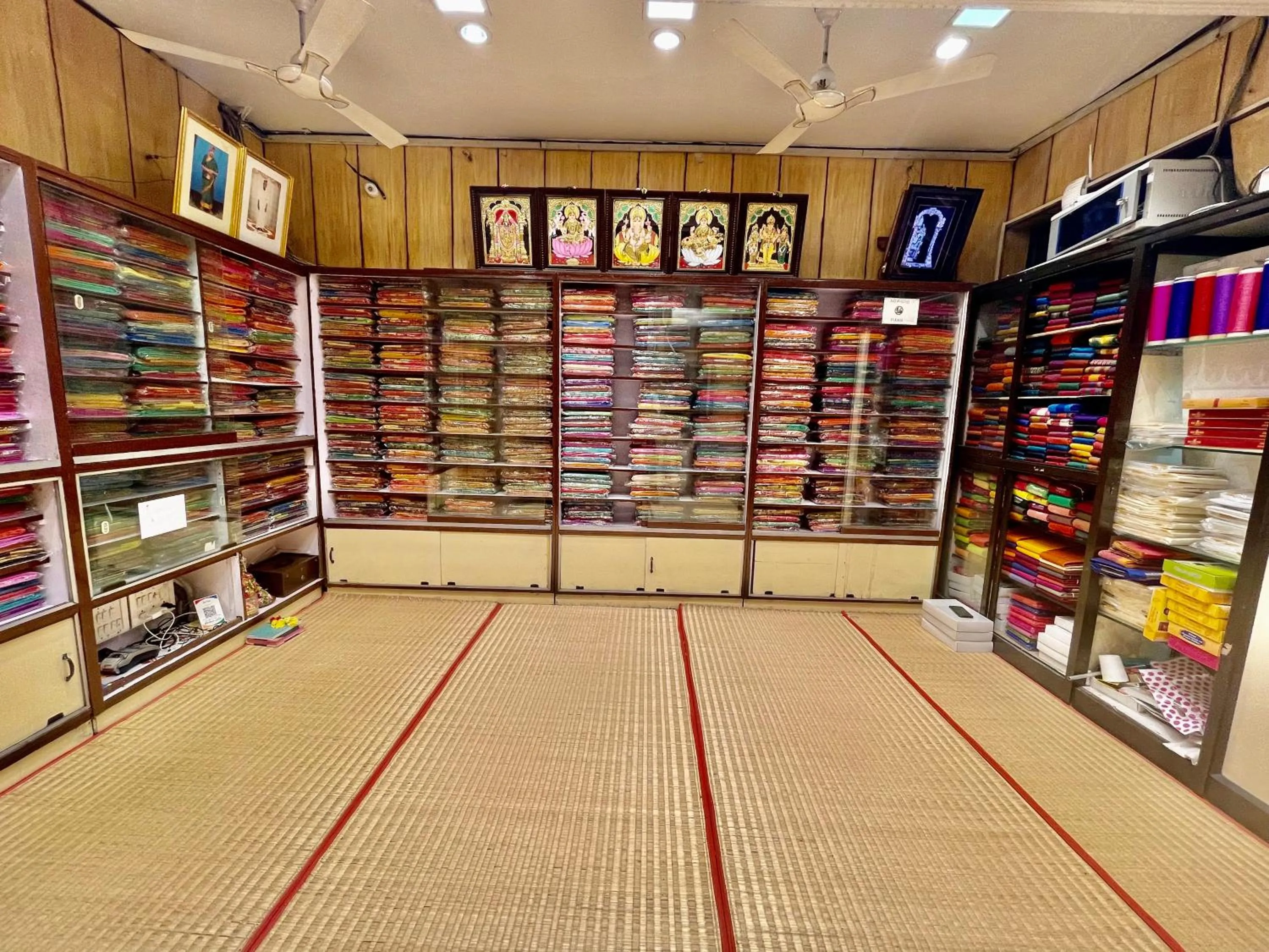 On-site shops in AKG Lodge