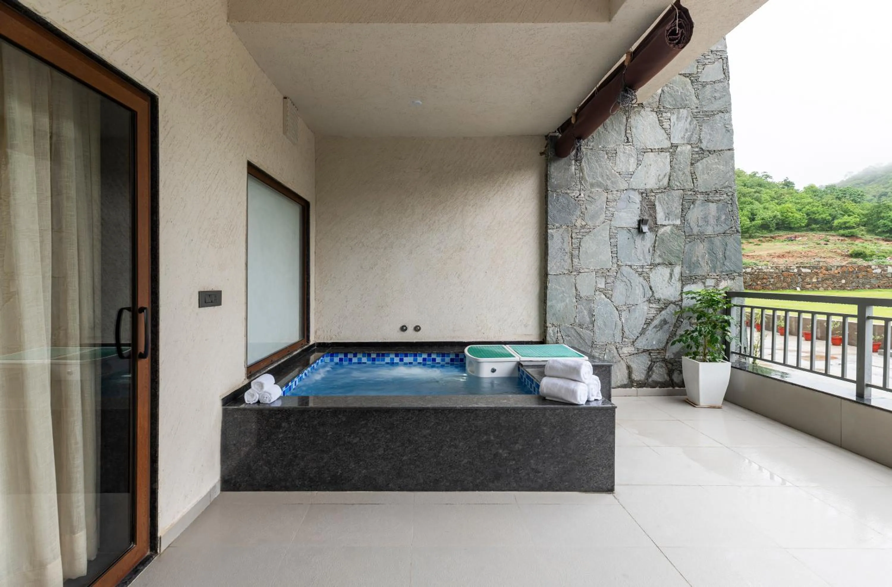 Swimming pool in Namoka The Fort Resort, Kumbhalgarh