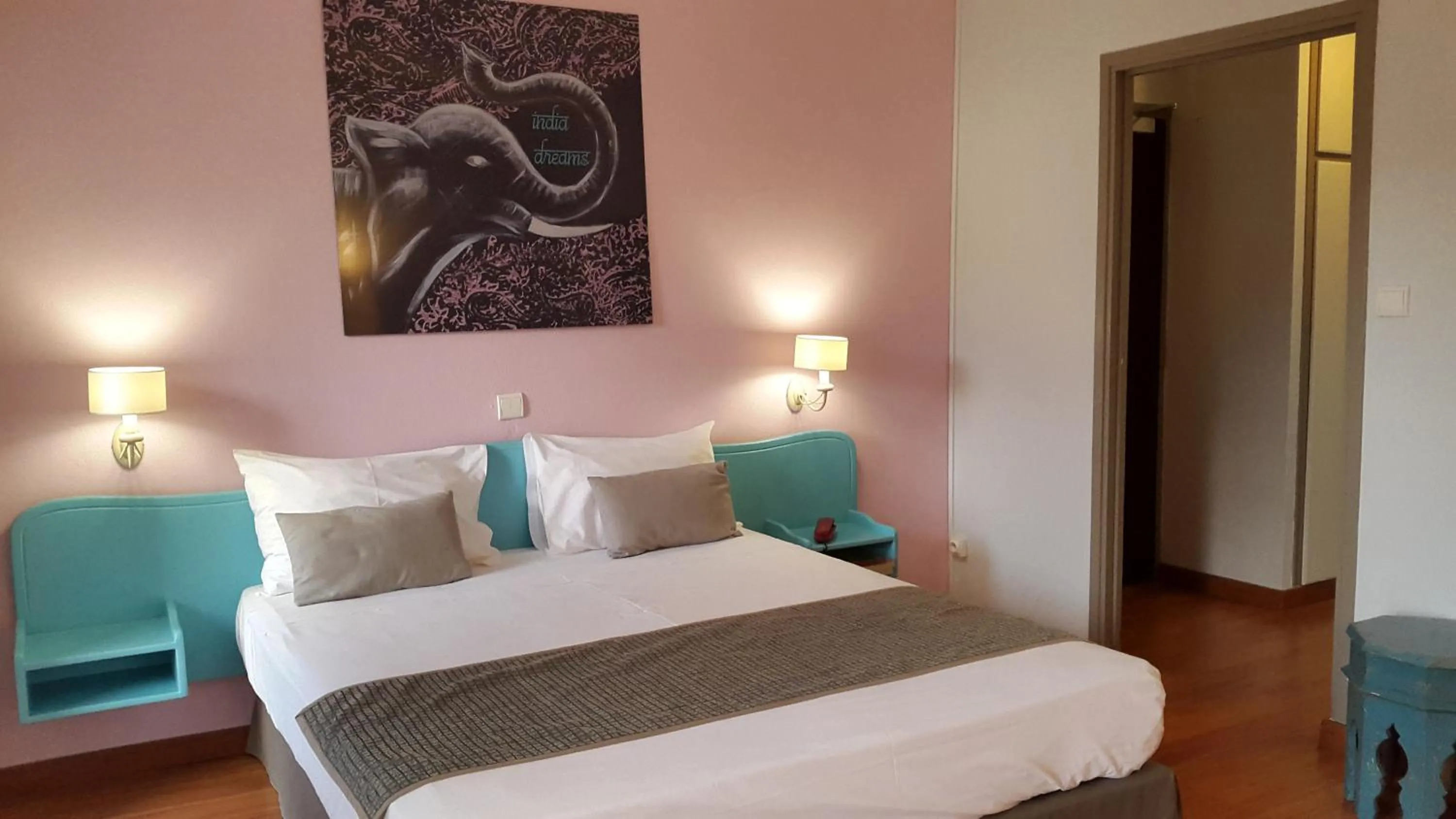 Bedroom, Bed in Hotel Austral by Exsel