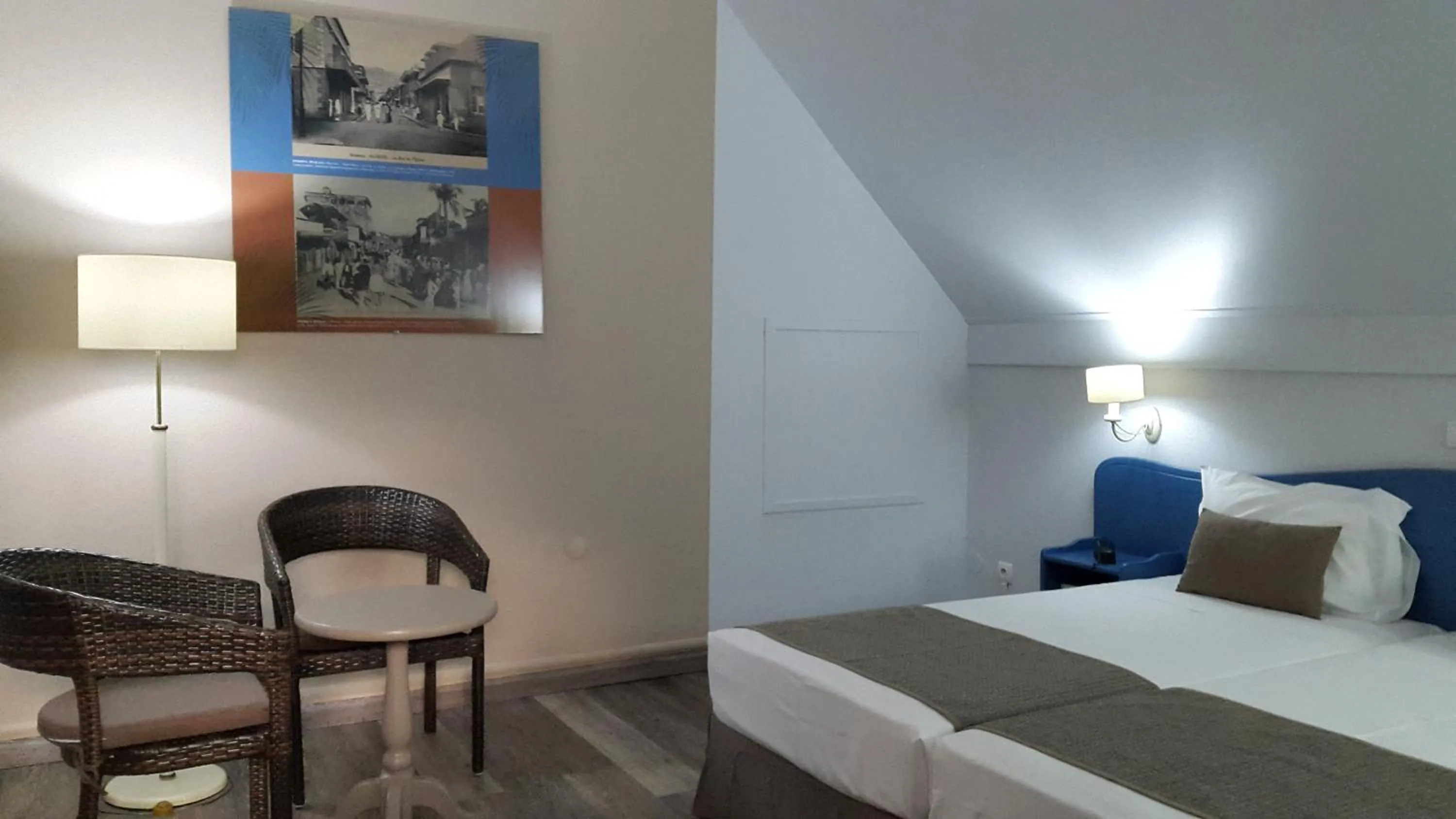 Photo of the whole room, Bed in Hotel Austral by Exsel