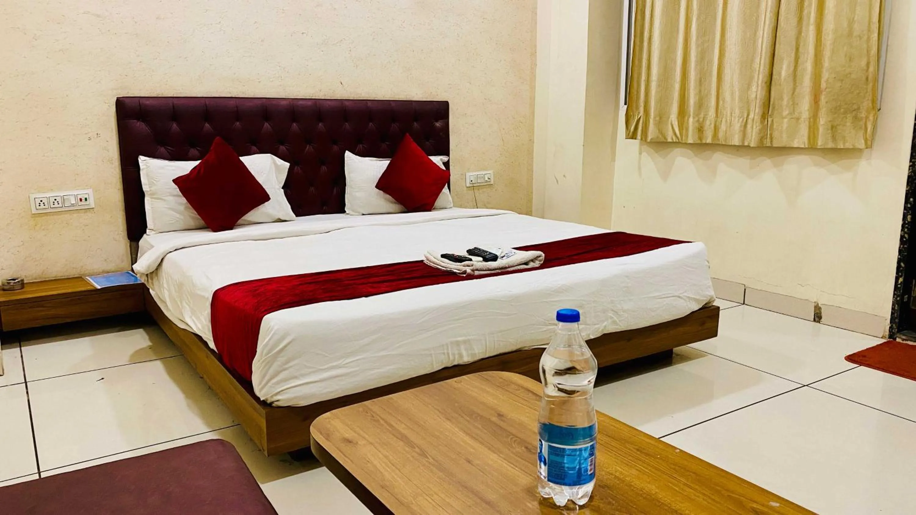 Bed in Hotel Sukh Vilas