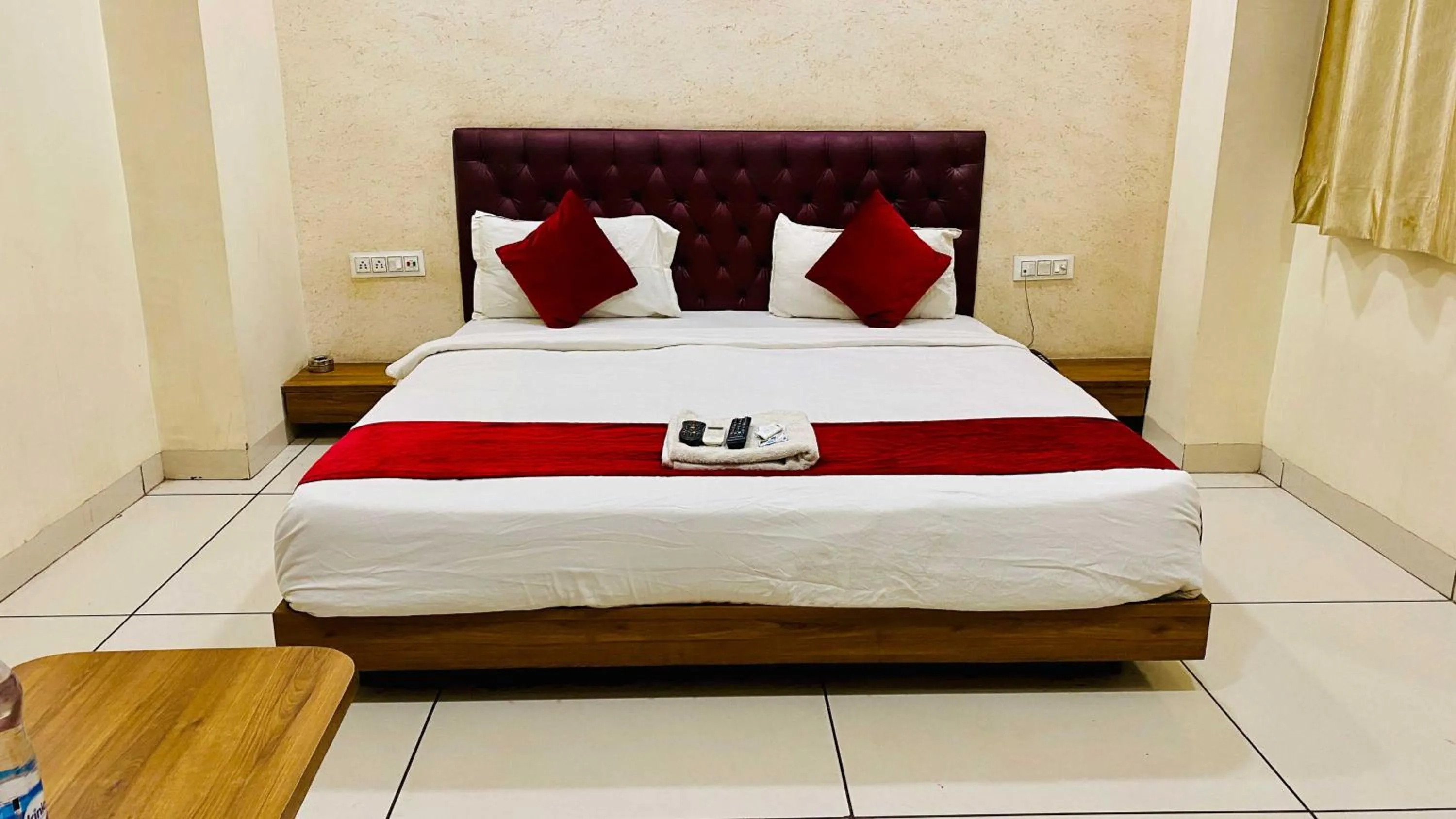 Bed in Hotel Sukh Vilas