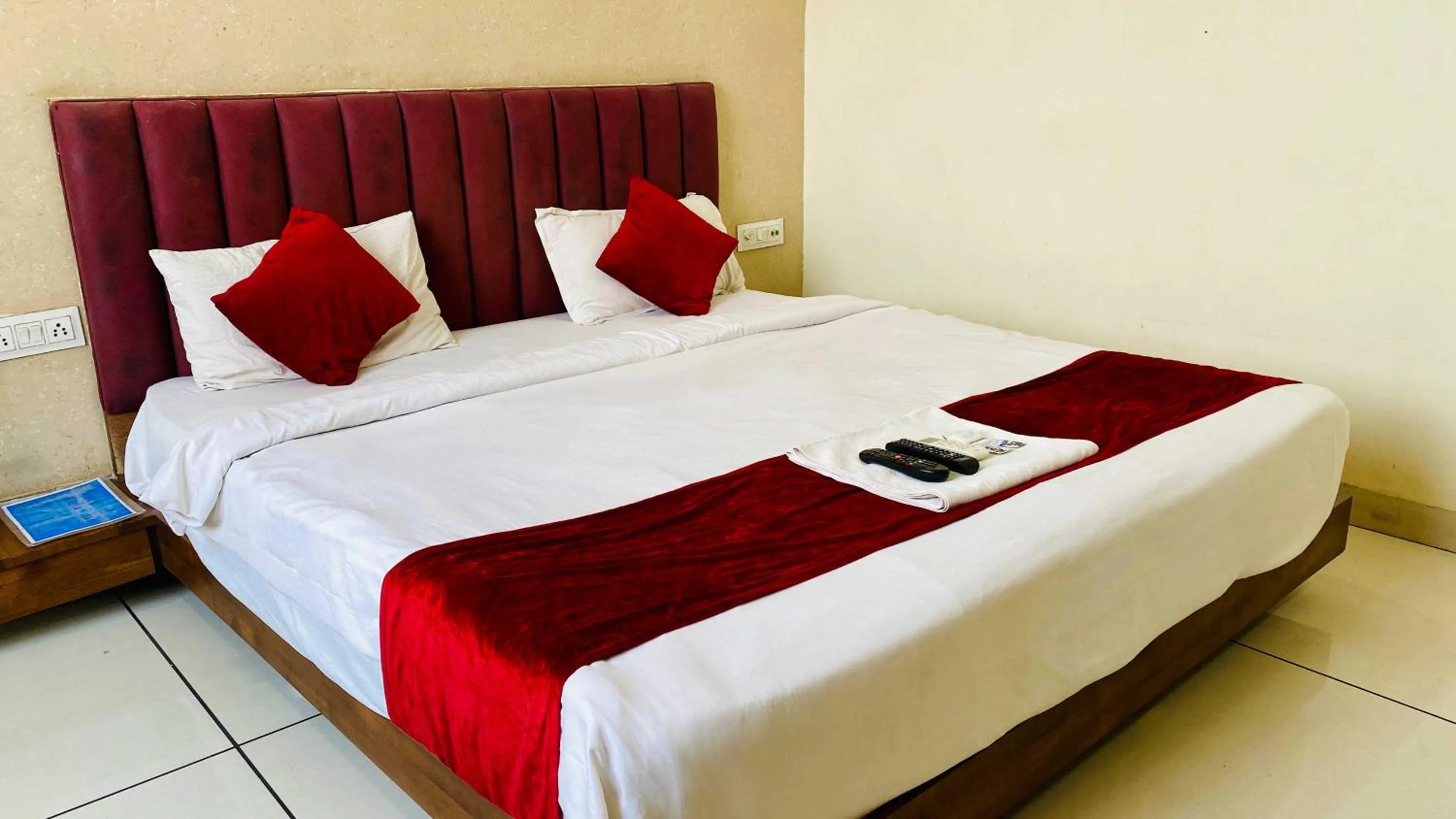 Bed in Hotel Sukh Vilas