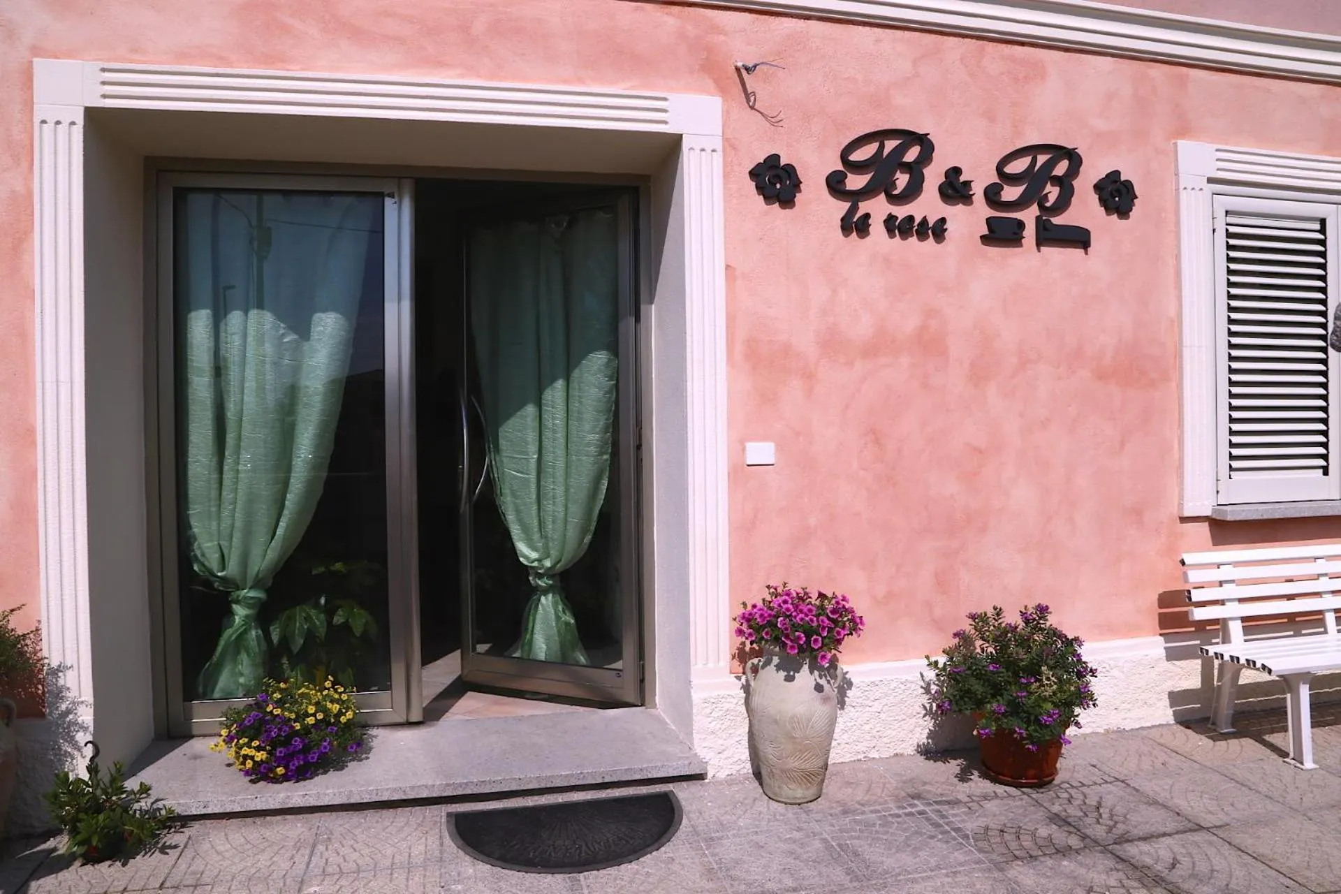 Facade/entrance in B&B Le Rose