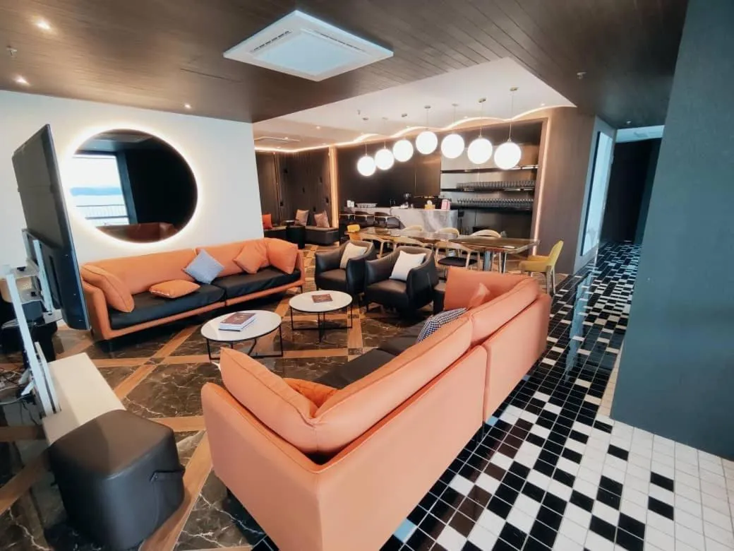 Restaurant/places to eat in Bay Win La,mer Butik