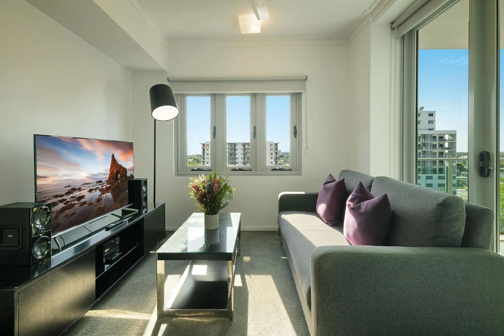 TV and multimedia in H on Mitchell Apartment Hotel