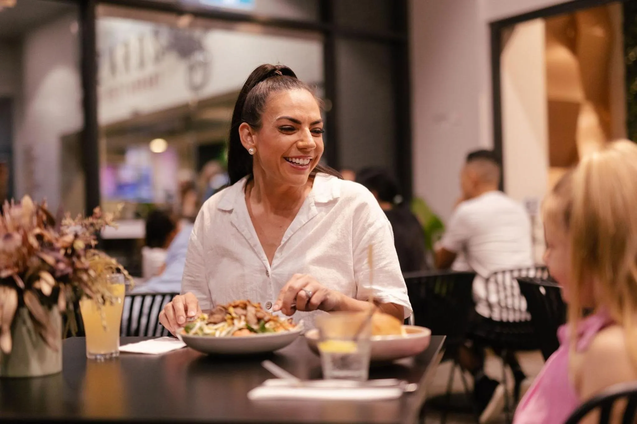 Restaurant/places to eat in H on Mitchell Apartment Hotel