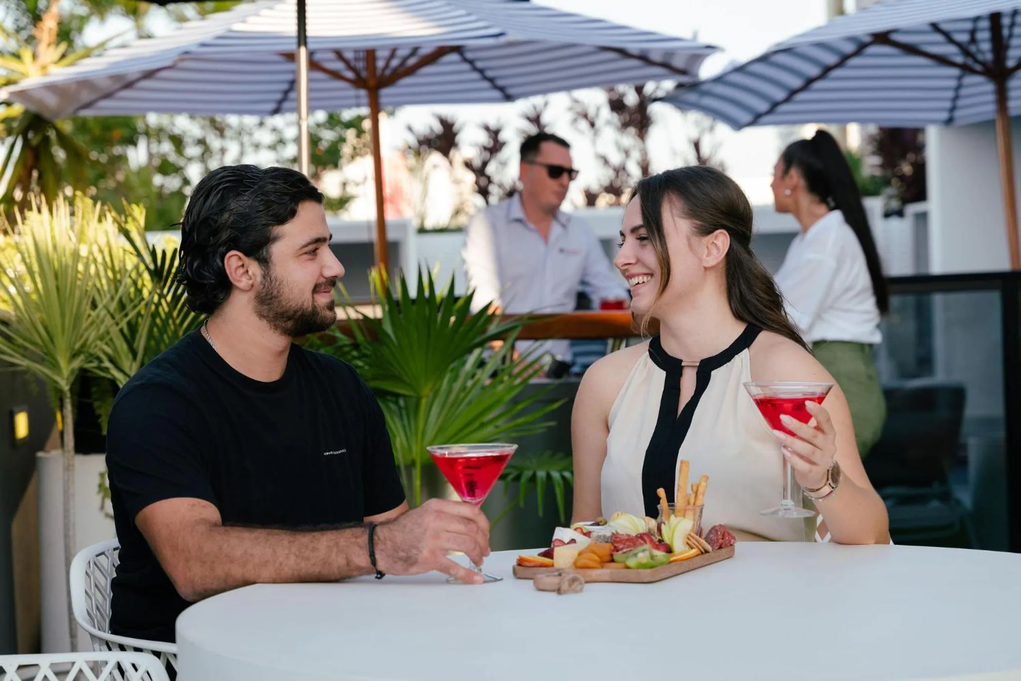 Restaurant/places to eat in H on Mitchell Apartment Hotel