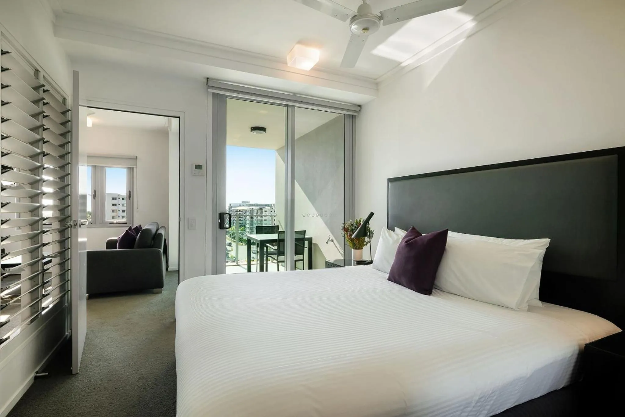 Bed in H on Mitchell Apartment Hotel