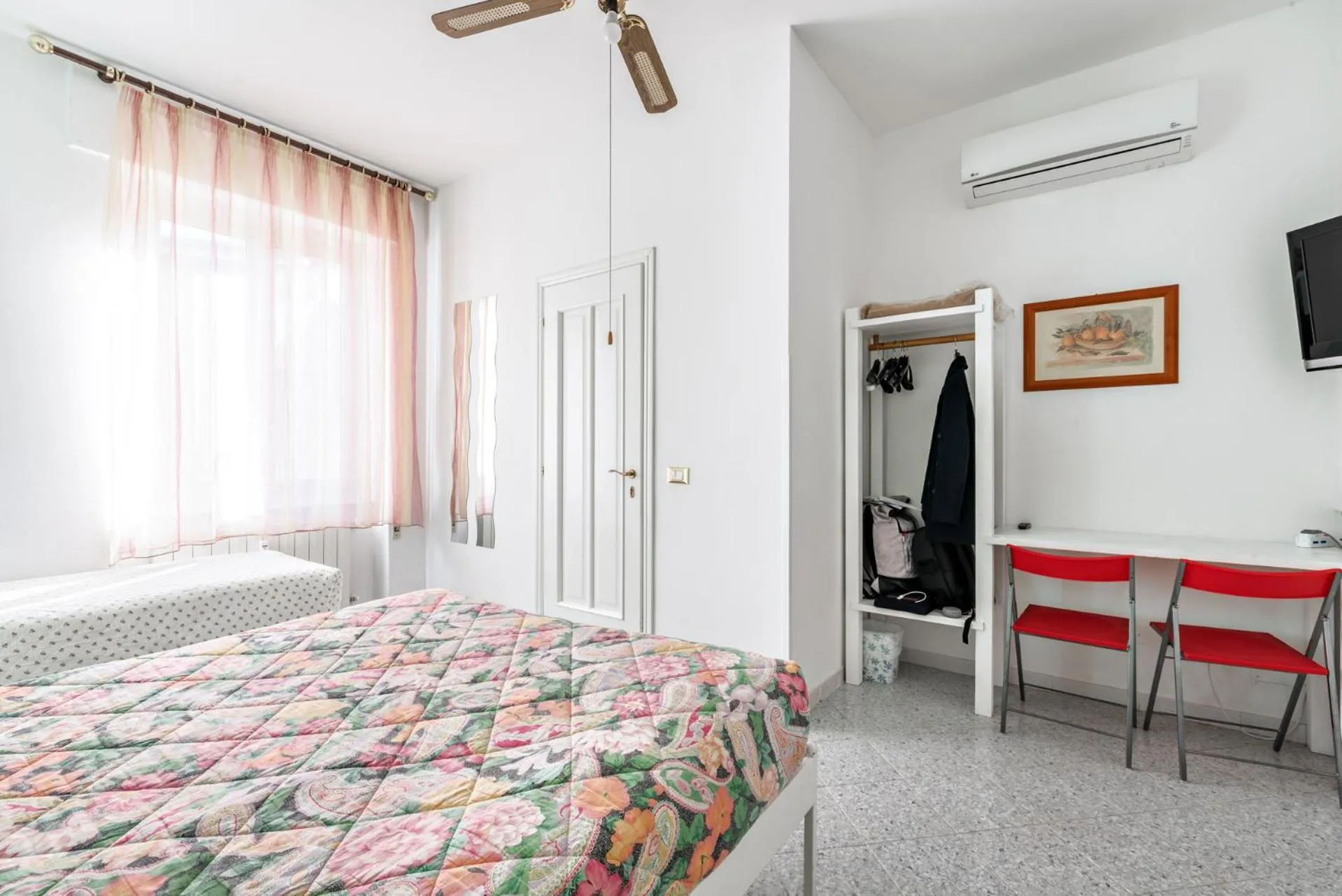 Photo of the whole room, Bed in Lia Rooms 2