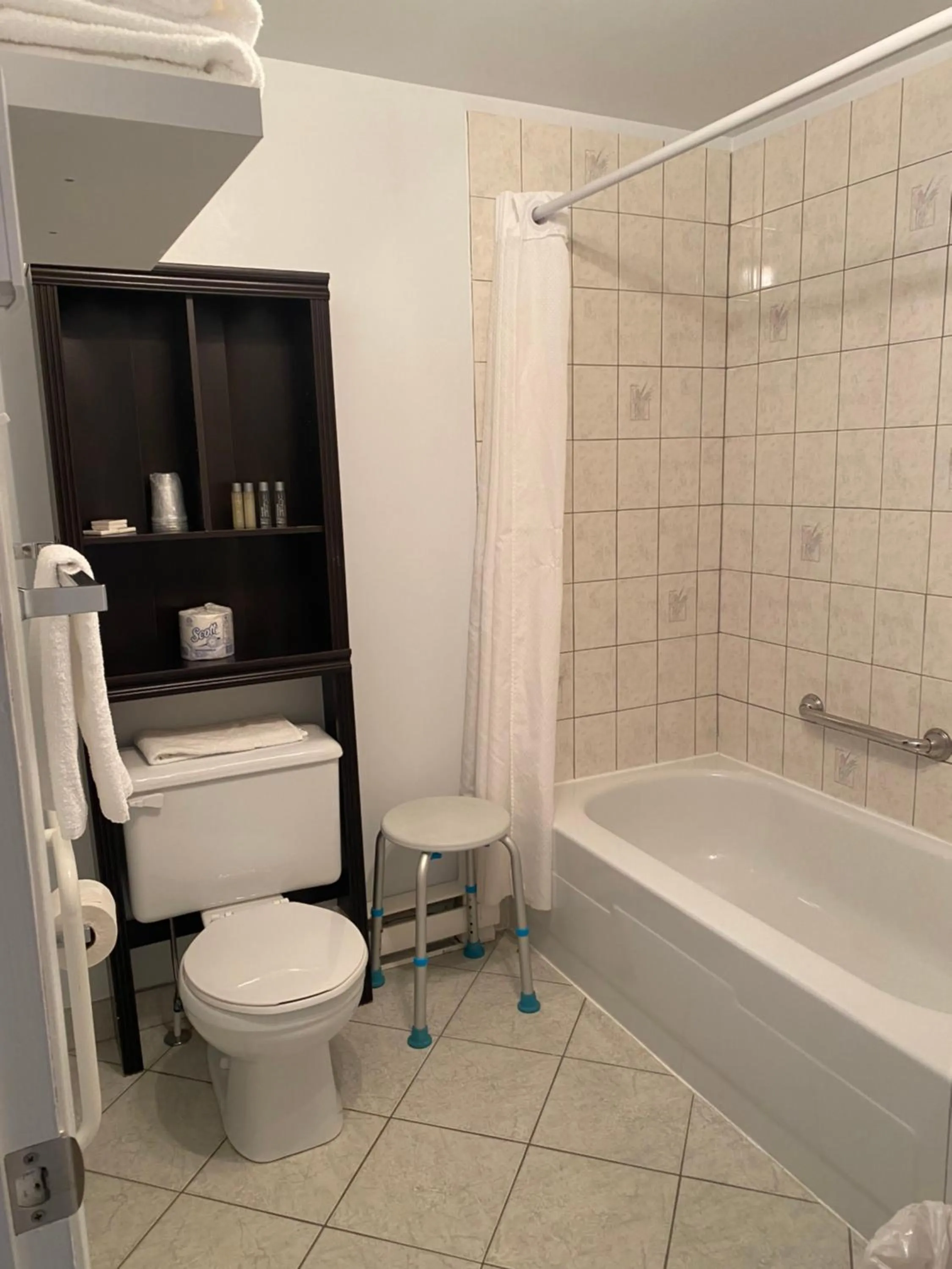 Bathroom in Motel Centre-Ville