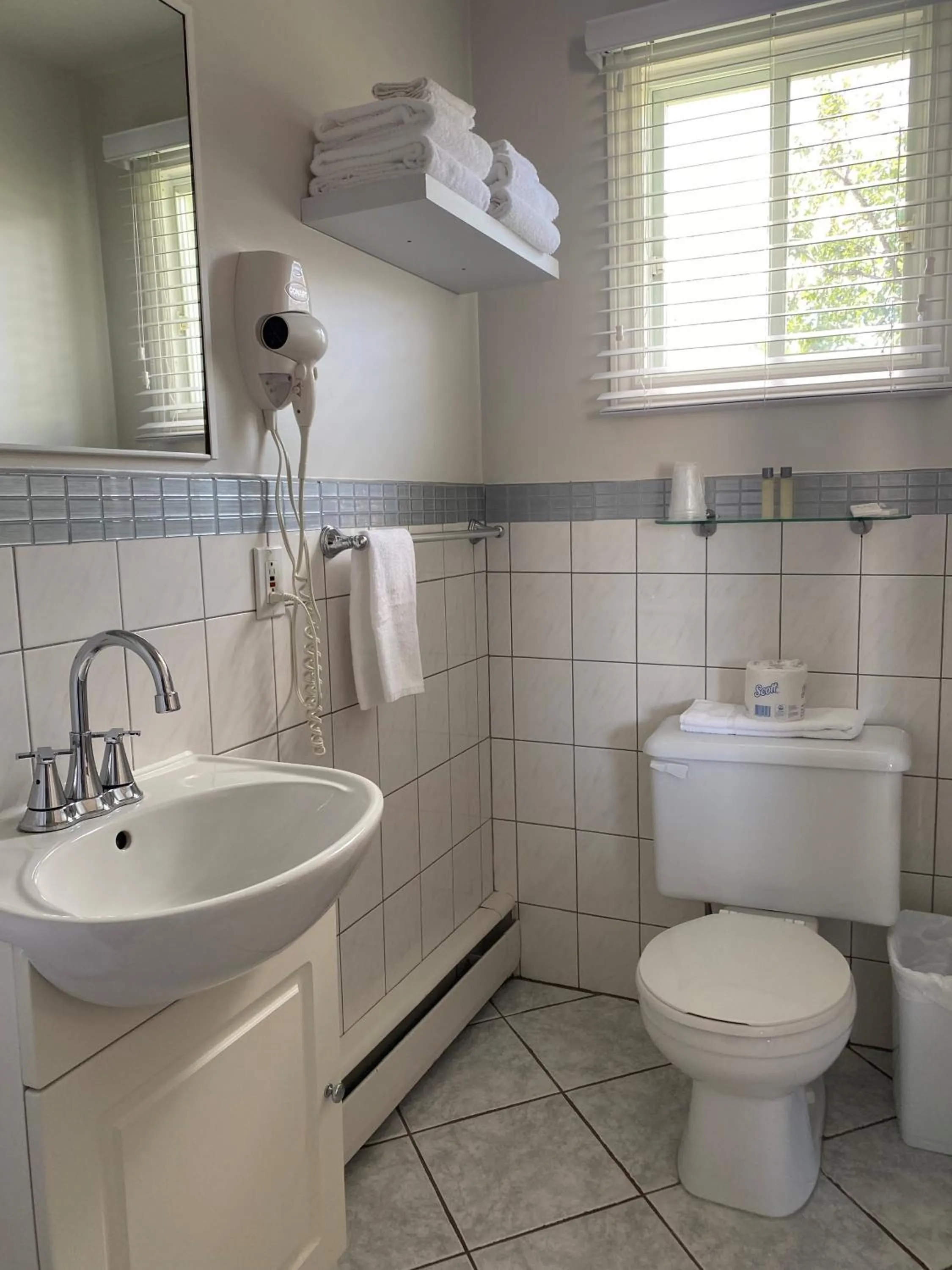 Bathroom in Motel Centre-Ville