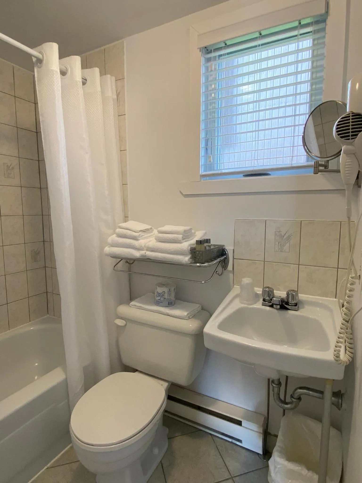 Bathroom in Motel Centre-Ville