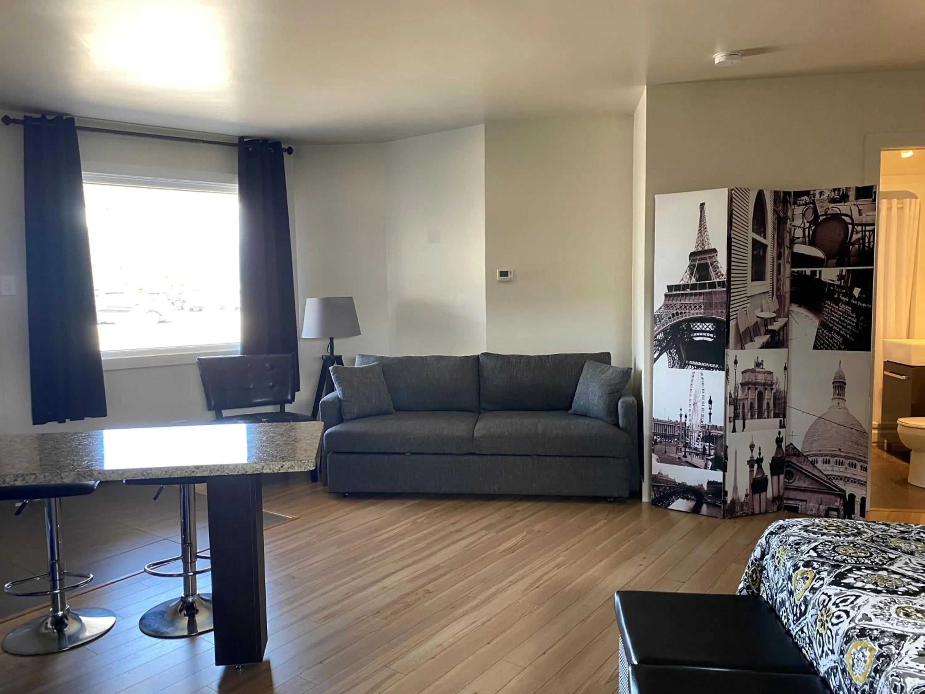 Photo of the whole room in Motel Centre-Ville