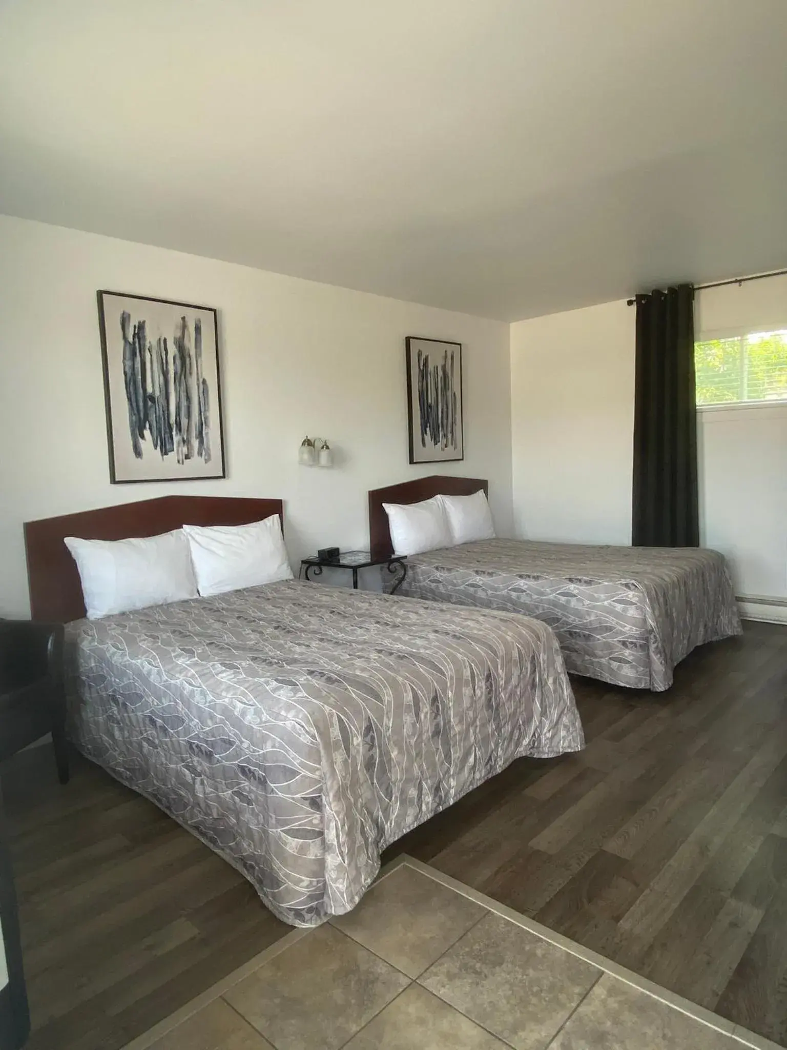 Chambre 2 lits doubles in Motel Centre-Ville Chambre 2 lits doubles in Motel Centre-Ville