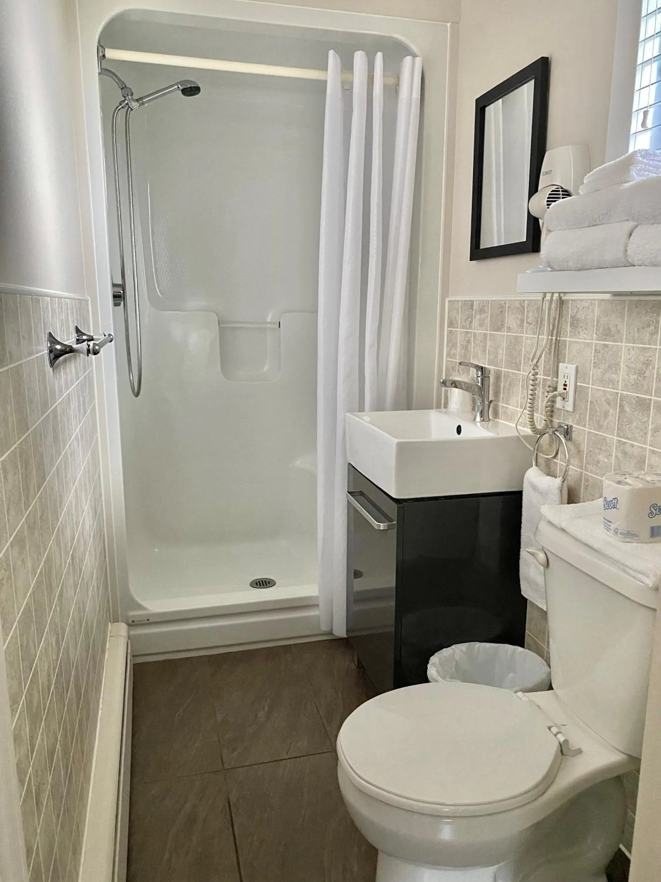 Bathroom in Motel Centre-Ville