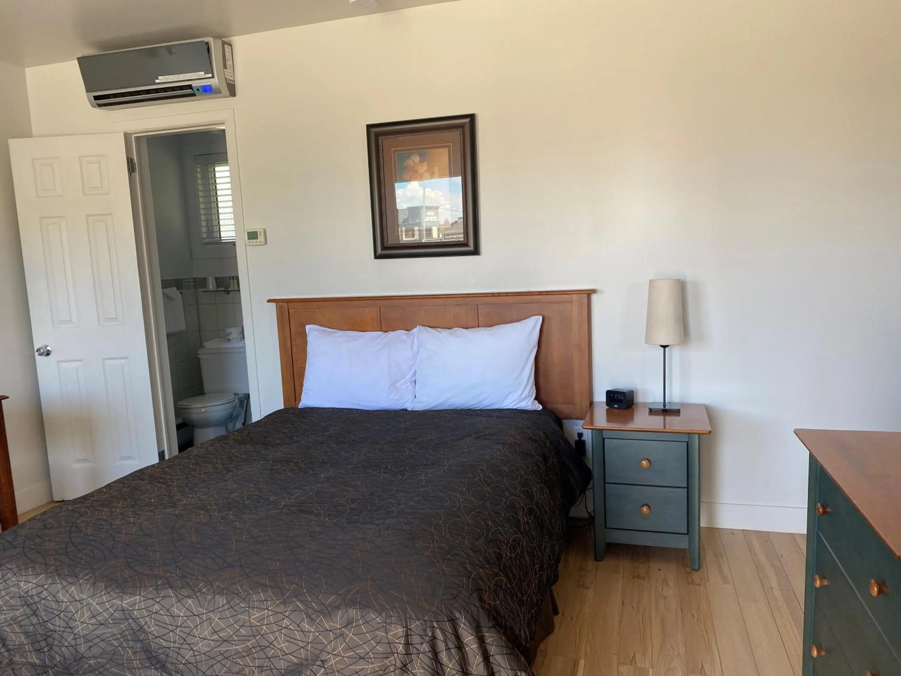 Bed in Motel Centre-Ville