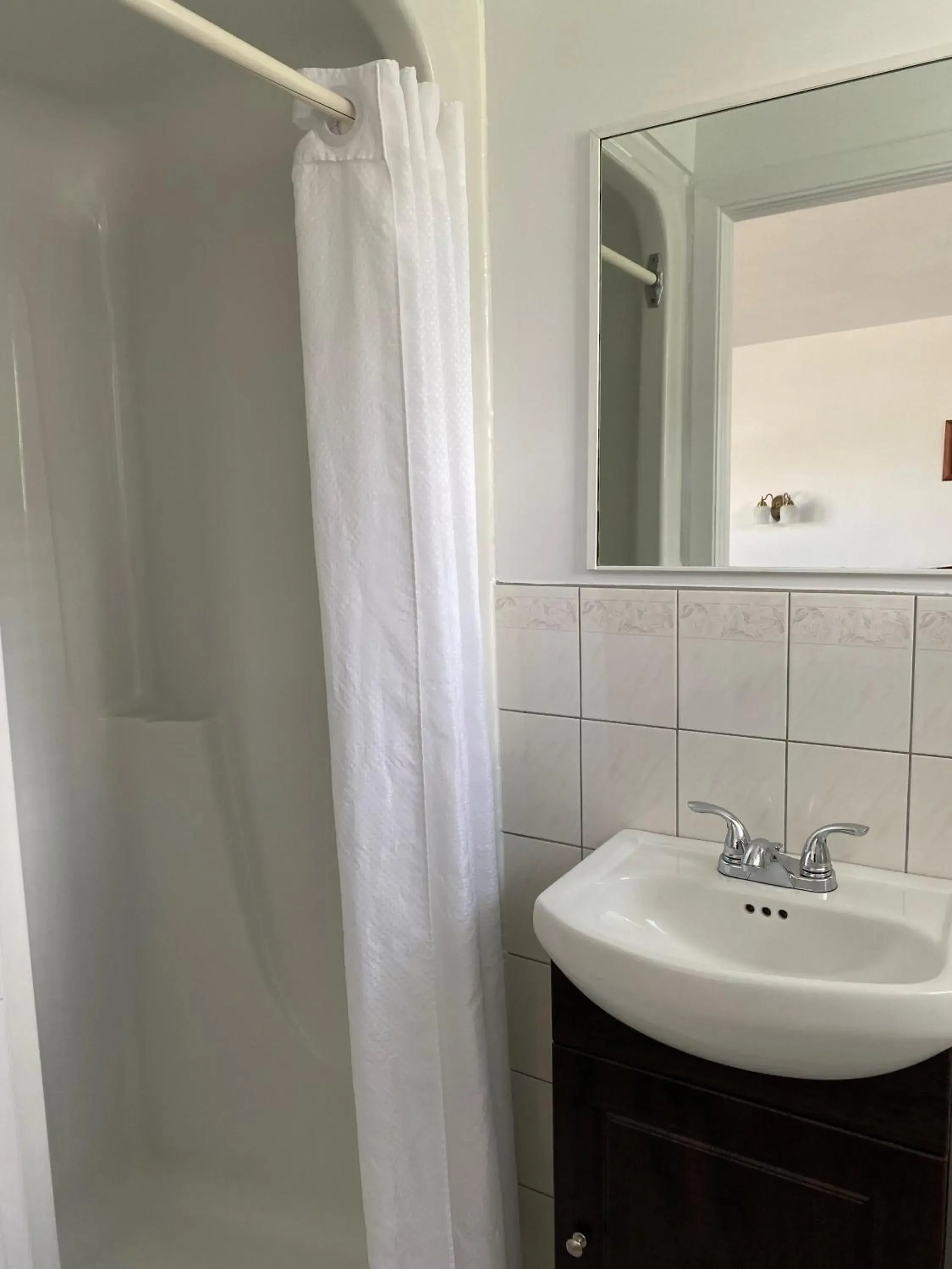 Chambre 2 lits doubles in Motel Centre-Ville Chambre 2 lits doubles in Motel Centre-Ville