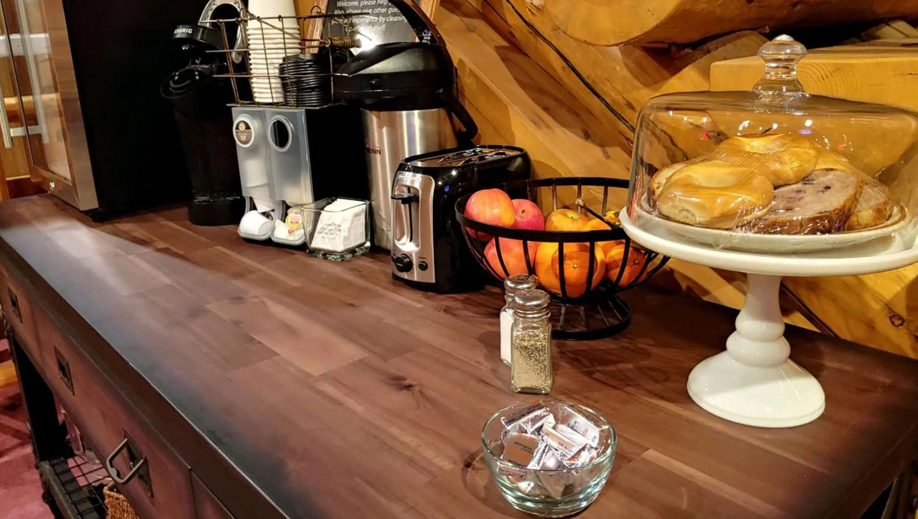 Breakfast in Dodge Peak Lodge