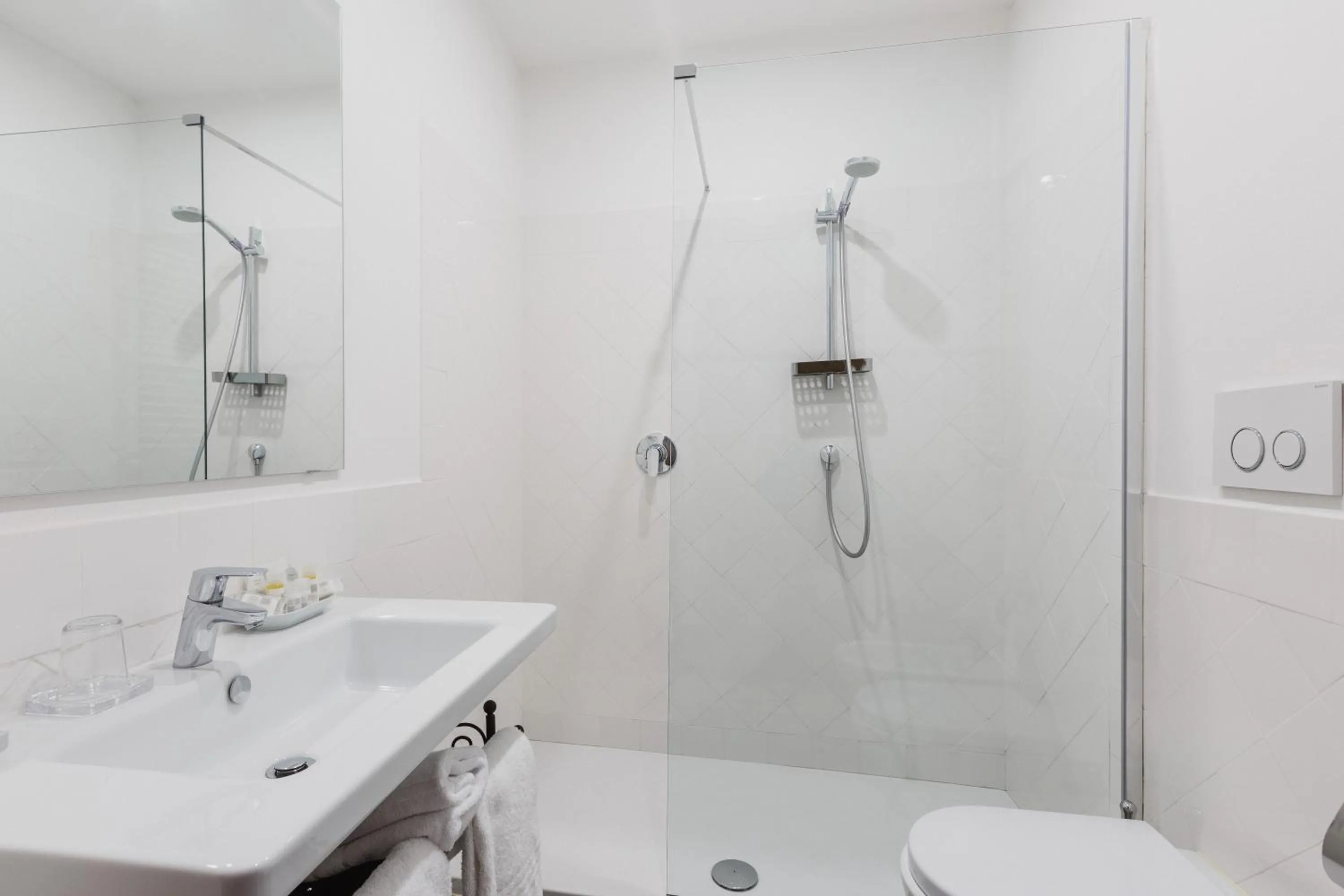 Shower in The Artists' Palace Florence