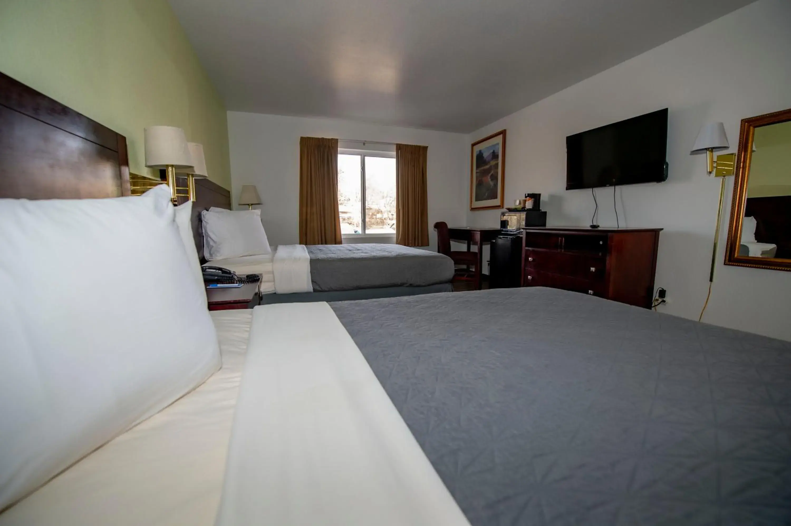 Bed in Rodeway Inn Central Colorado Springs Bed in Rodeway Inn Central Colorado Springs