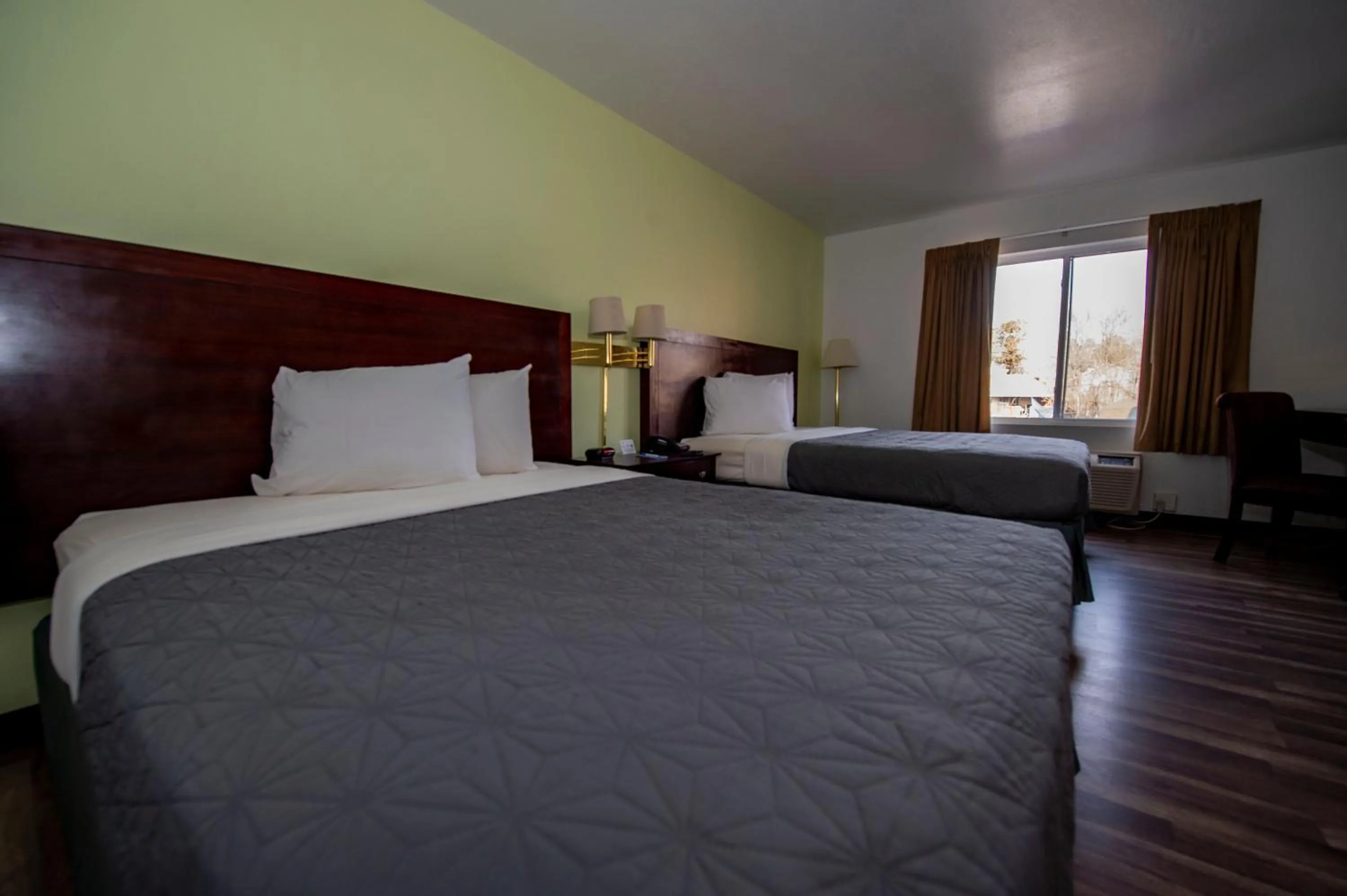 Bed in Rodeway Inn Central Colorado Springs