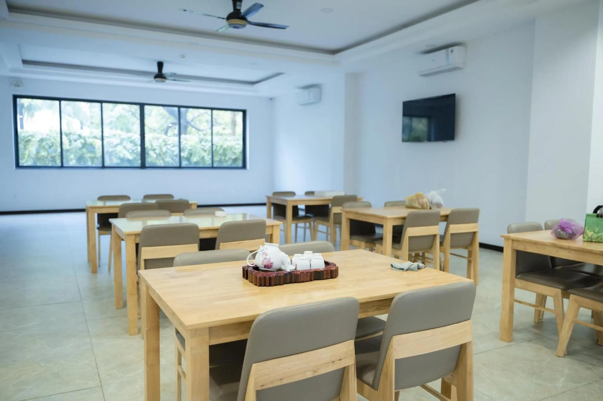 Restaurant/places to eat in Oceanis Hotel