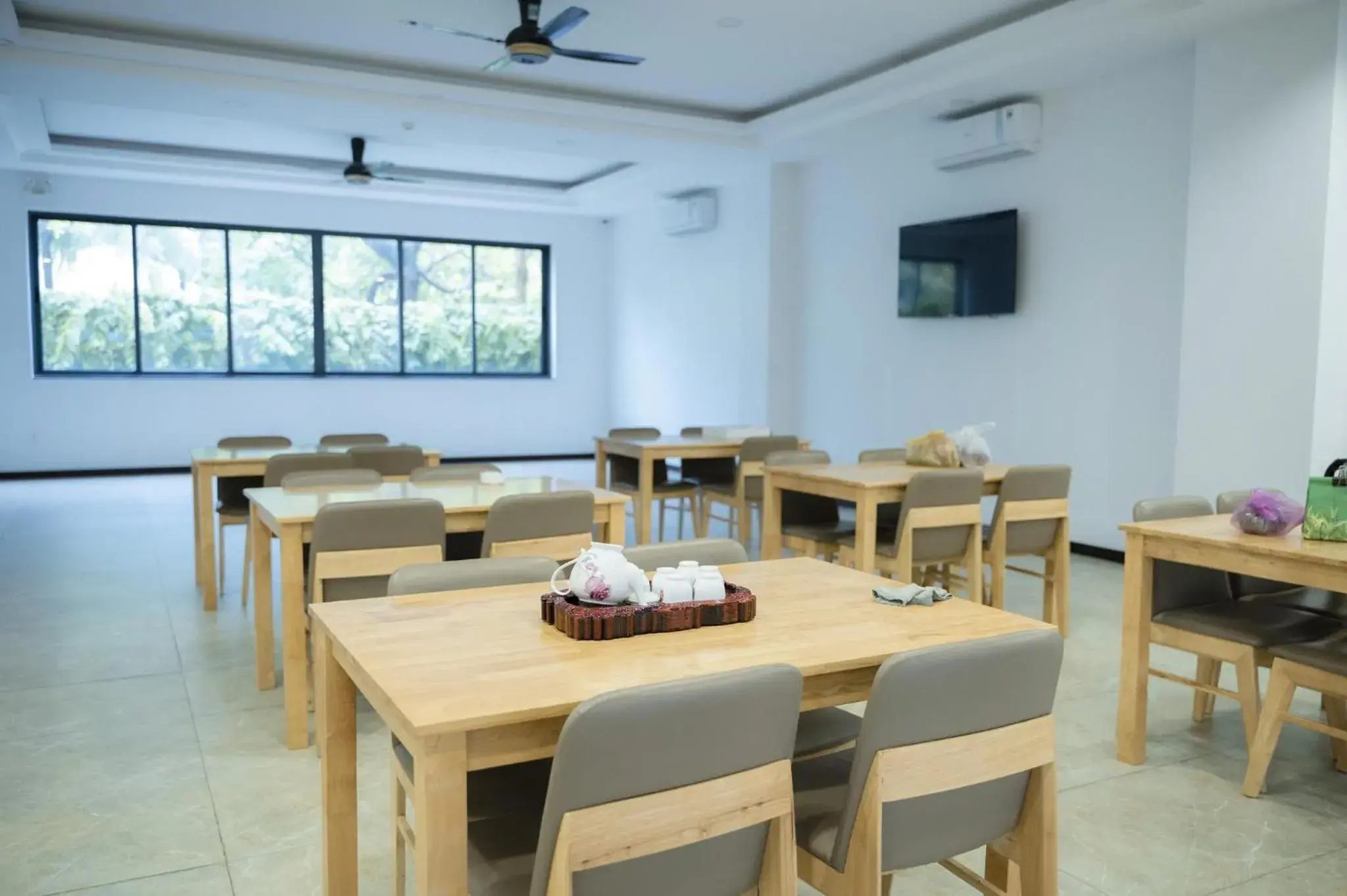 Restaurant/places to eat in Oceanis Hotel Restaurant/places to eat in Oceanis Hotel