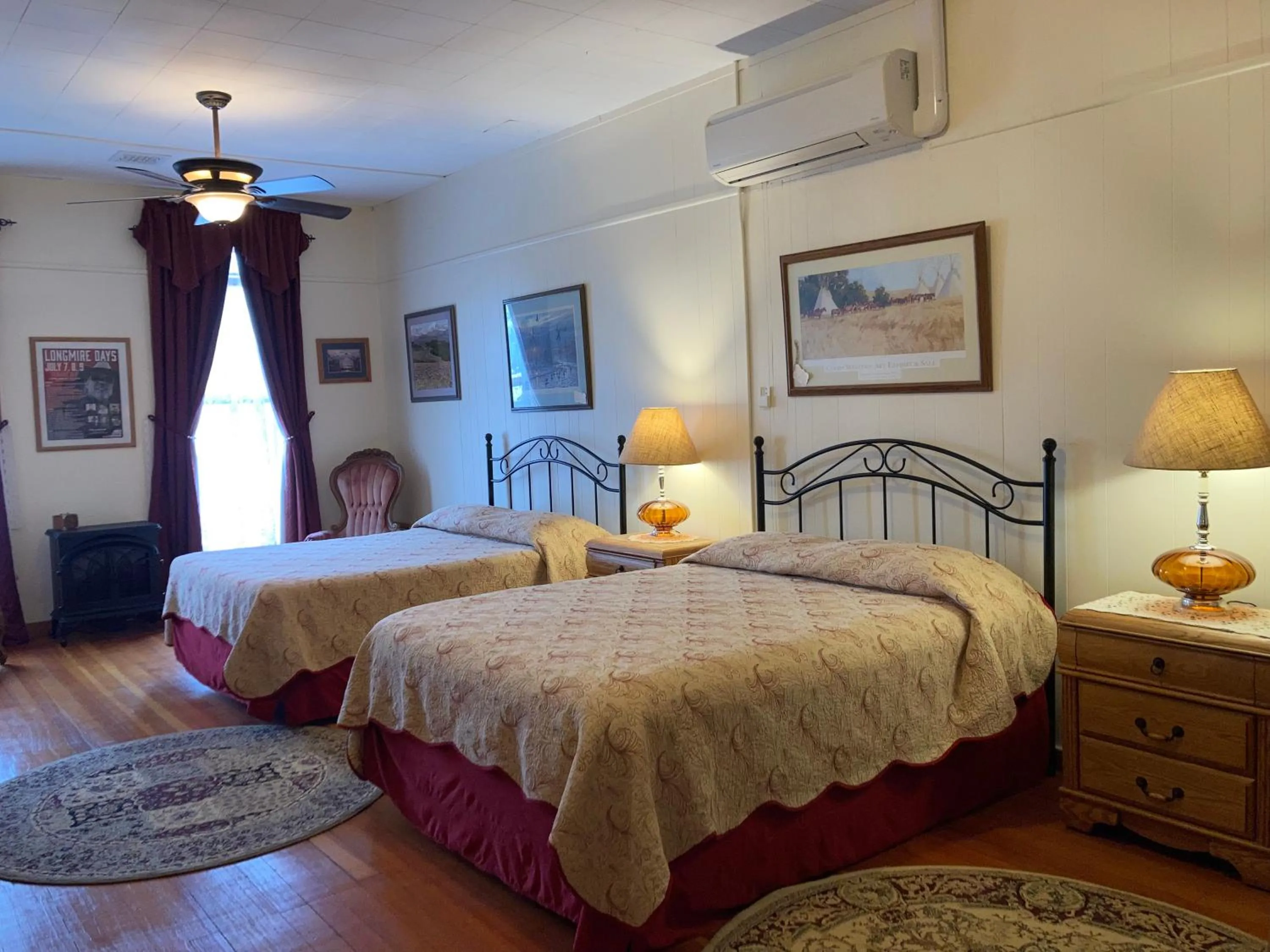 Bed in Historic Capitol Hotel Vacation Suites Downtown