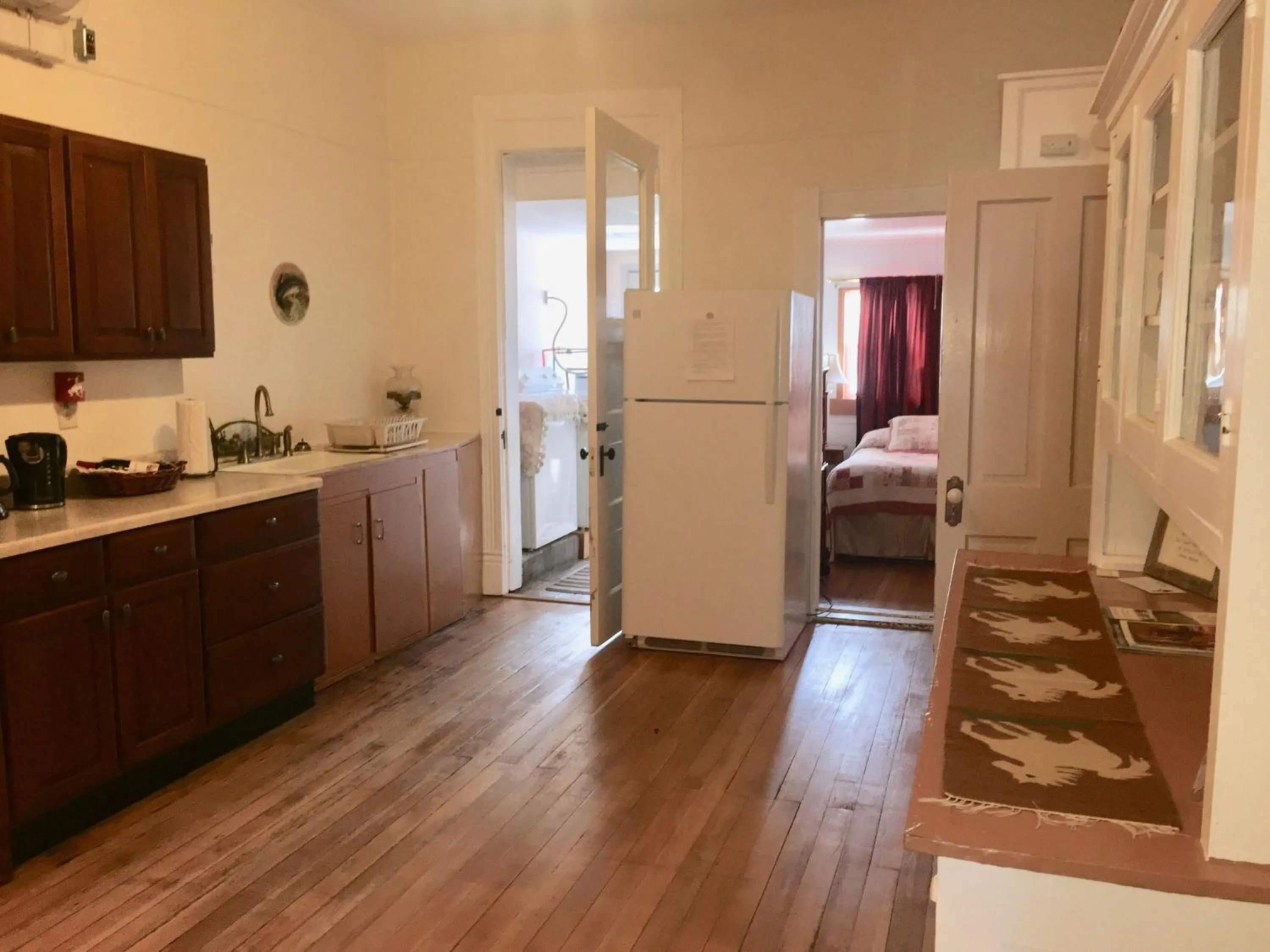 Kitchen or kitchenette, Bed in Historic Capitol Hotel Vacation Suites Downtown