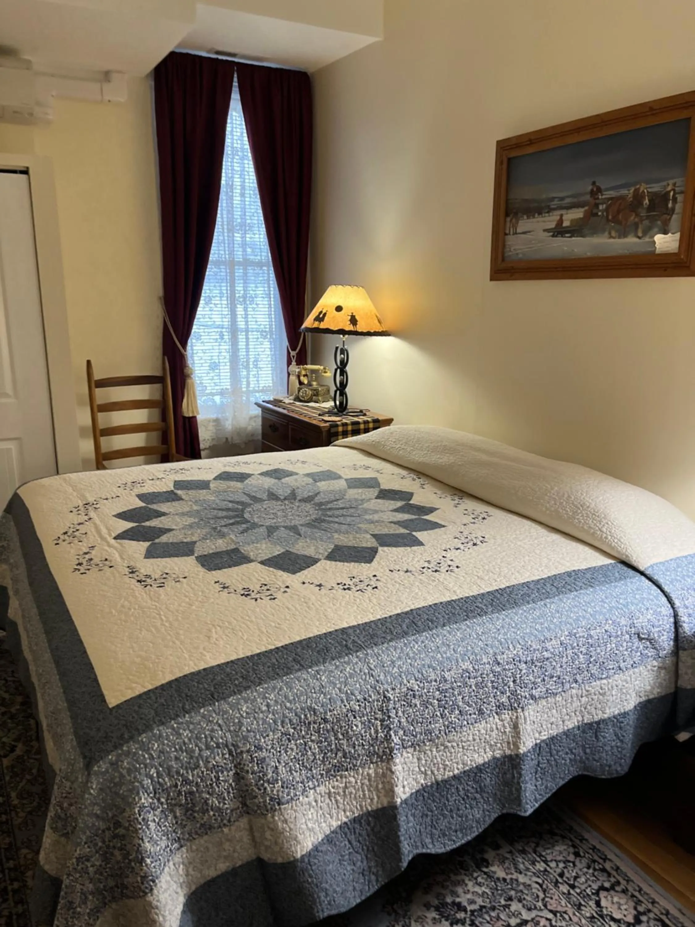 Bed in Historic Capitol Hotel Vacation Suites Downtown