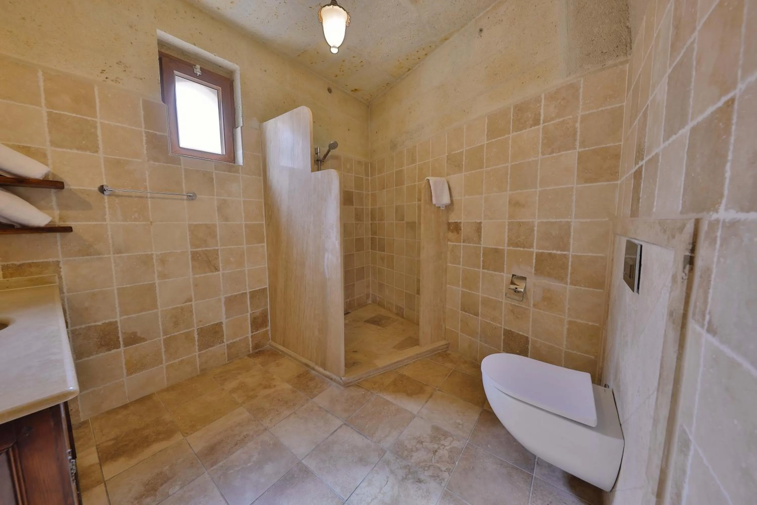 Shower in Nora Cave Hotel