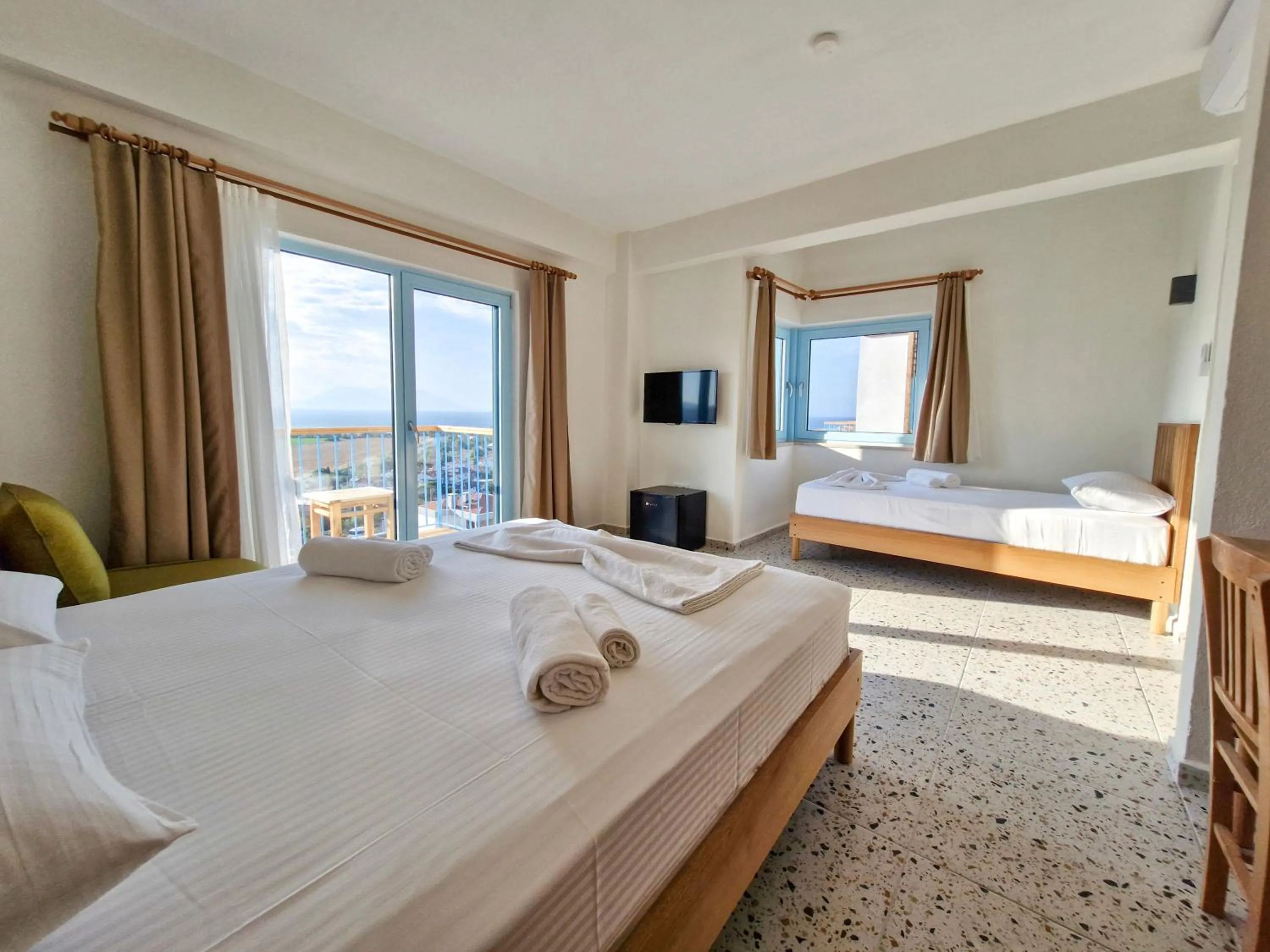 Photo of the whole room, Bed in Fengari Ada Evi