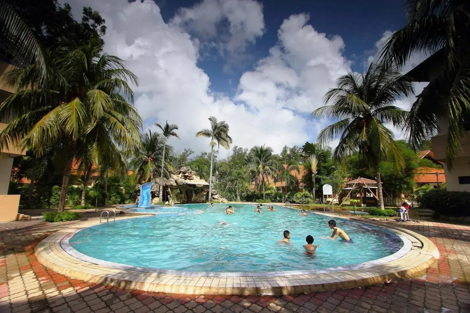 Swimming pool in Rompin Beach Resorts Swimming pool in Rompin Beach Resorts