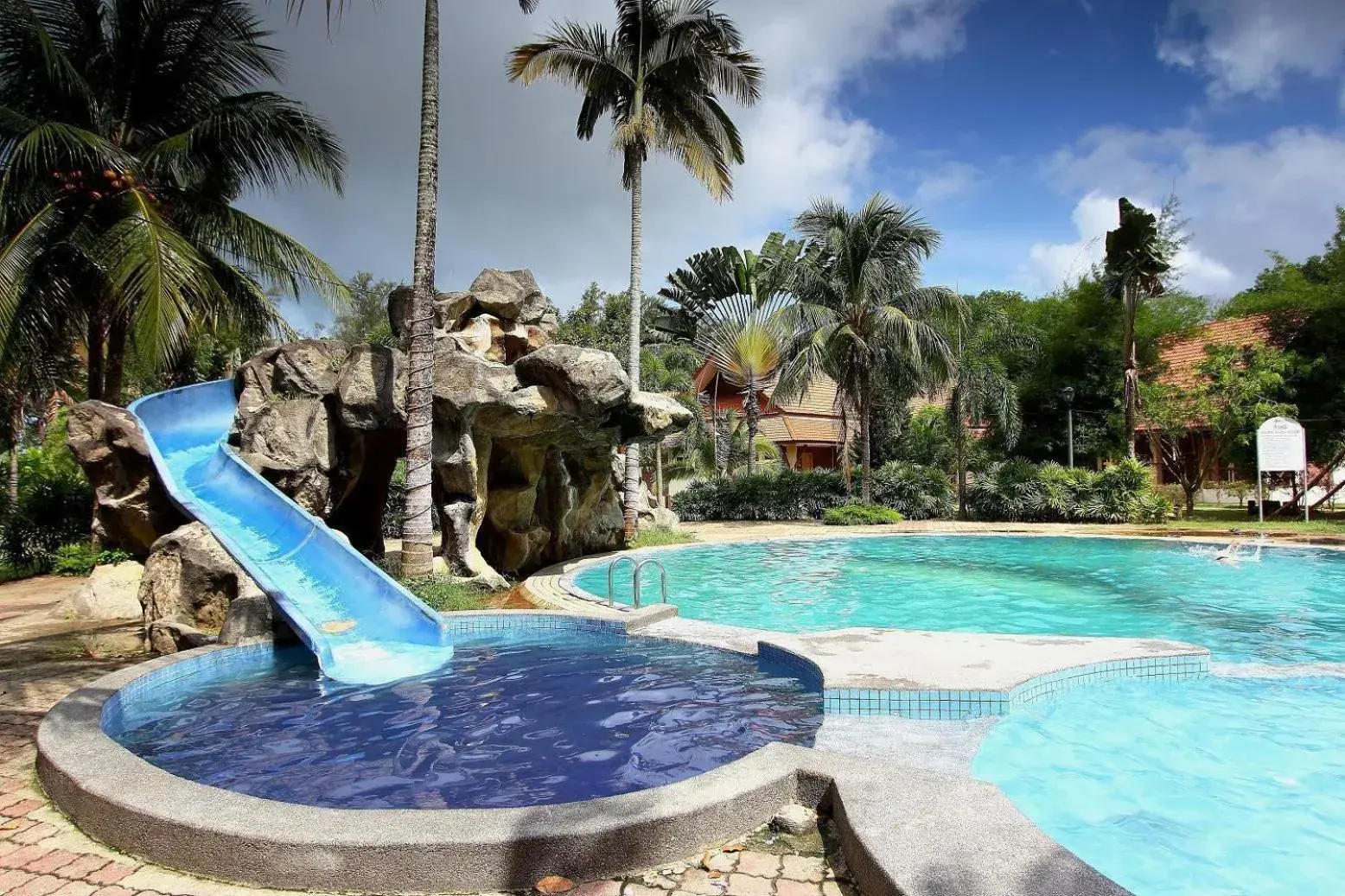 Swimming pool in Rompin Beach Resorts Swimming pool in Rompin Beach Resorts