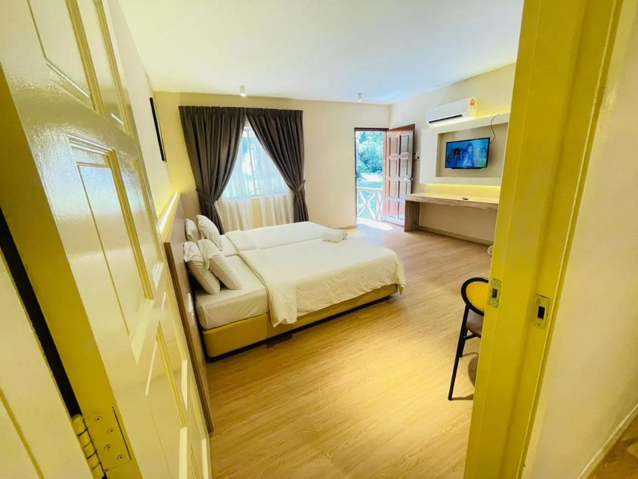 Bed in Rompin Beach Resorts