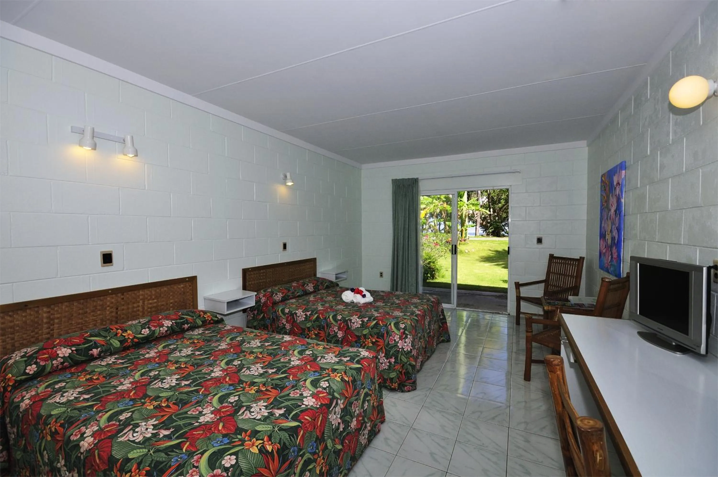 Photo of the whole room, Bed in Kosrae Nautilus Resort
