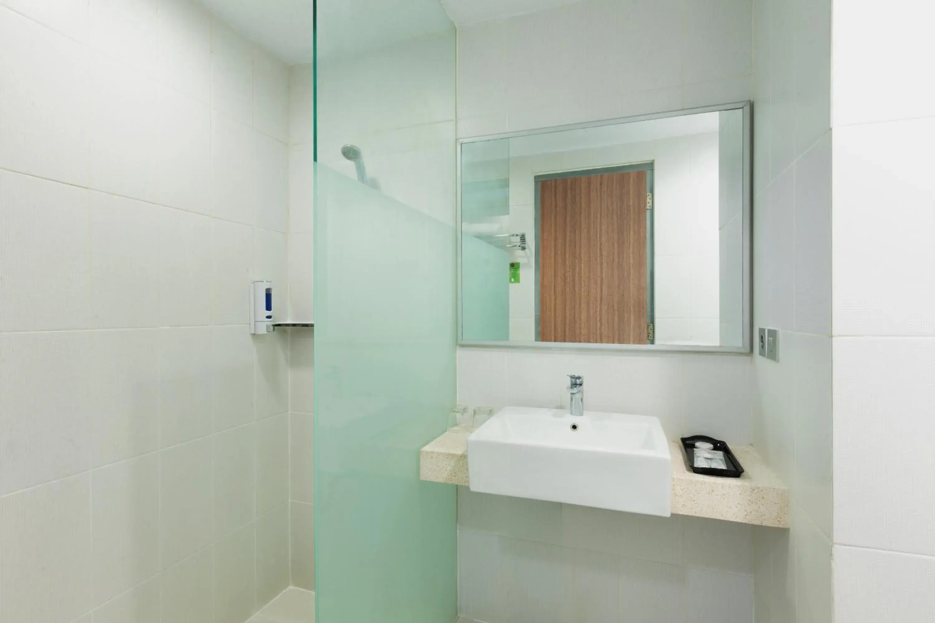 Shower, Bathroom in Burza Hotel Yogyakarta