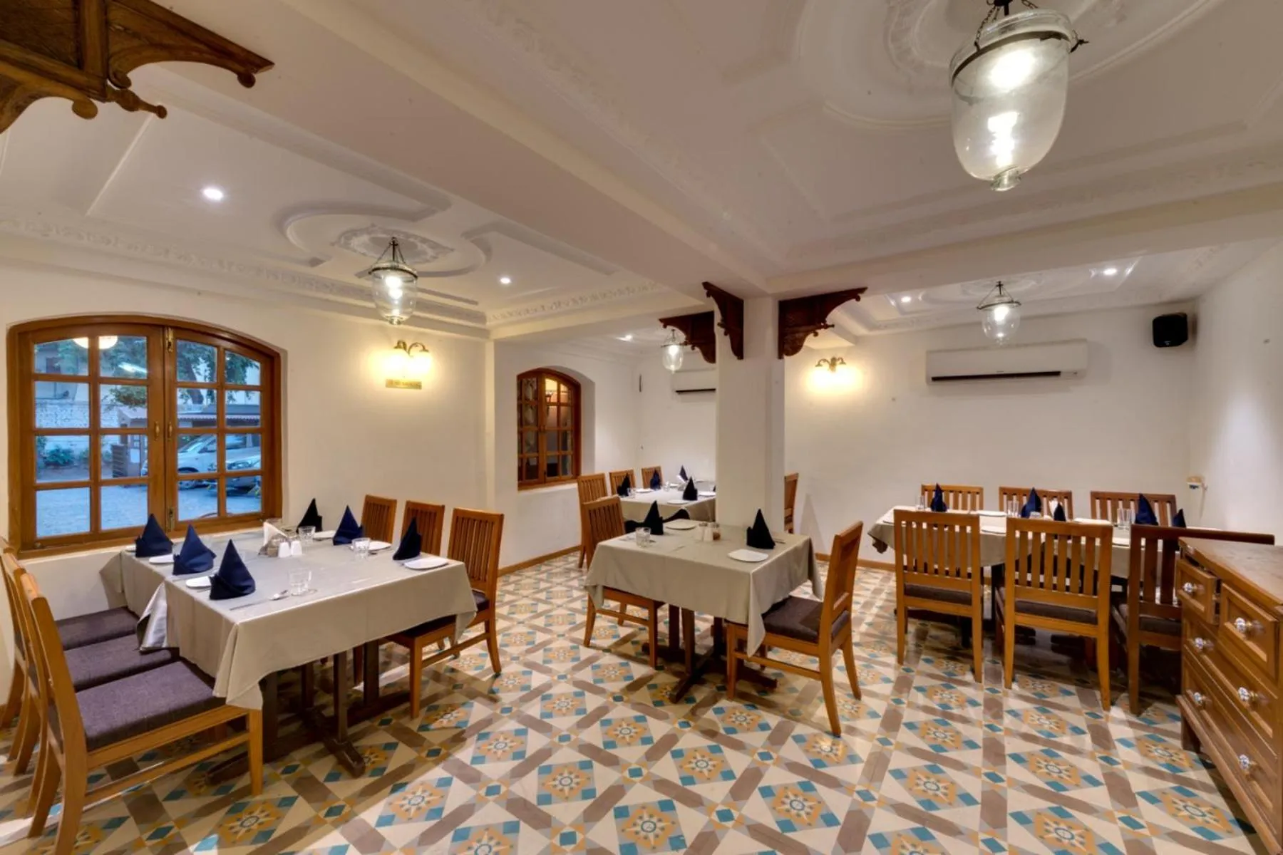 Restaurant/places to eat in WelcomHeritage Mani Mansion