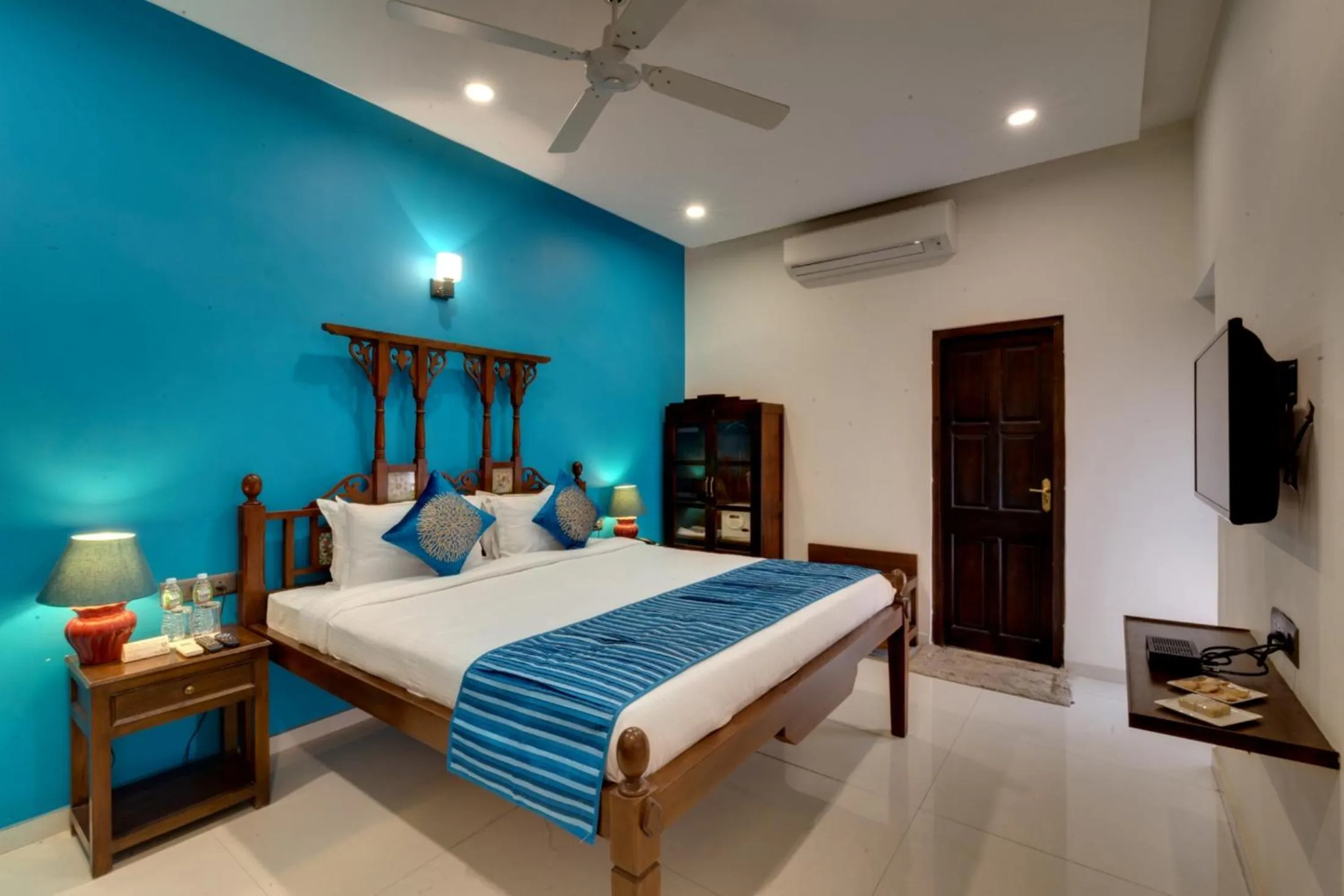 Bed in WelcomHeritage Mani Mansion