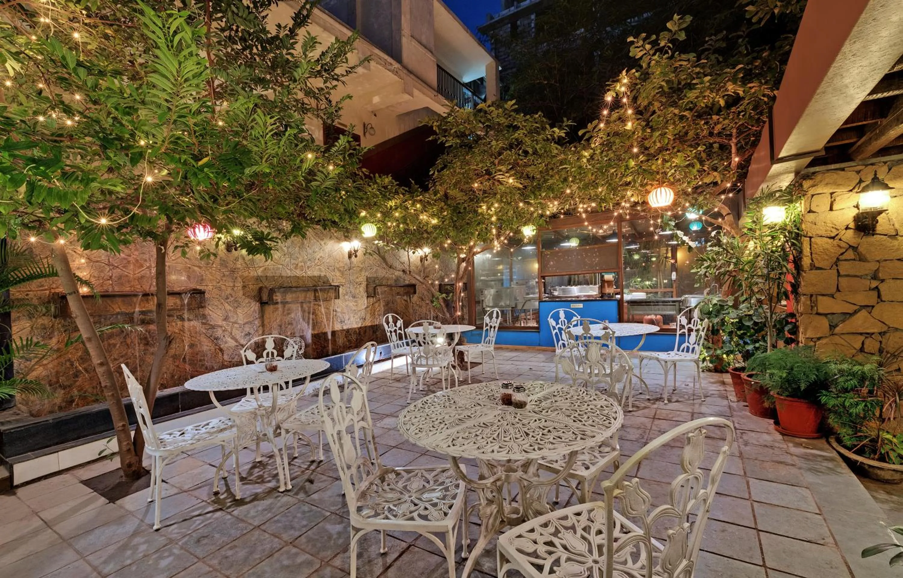 Restaurant/places to eat in WelcomHeritage Mani Mansion