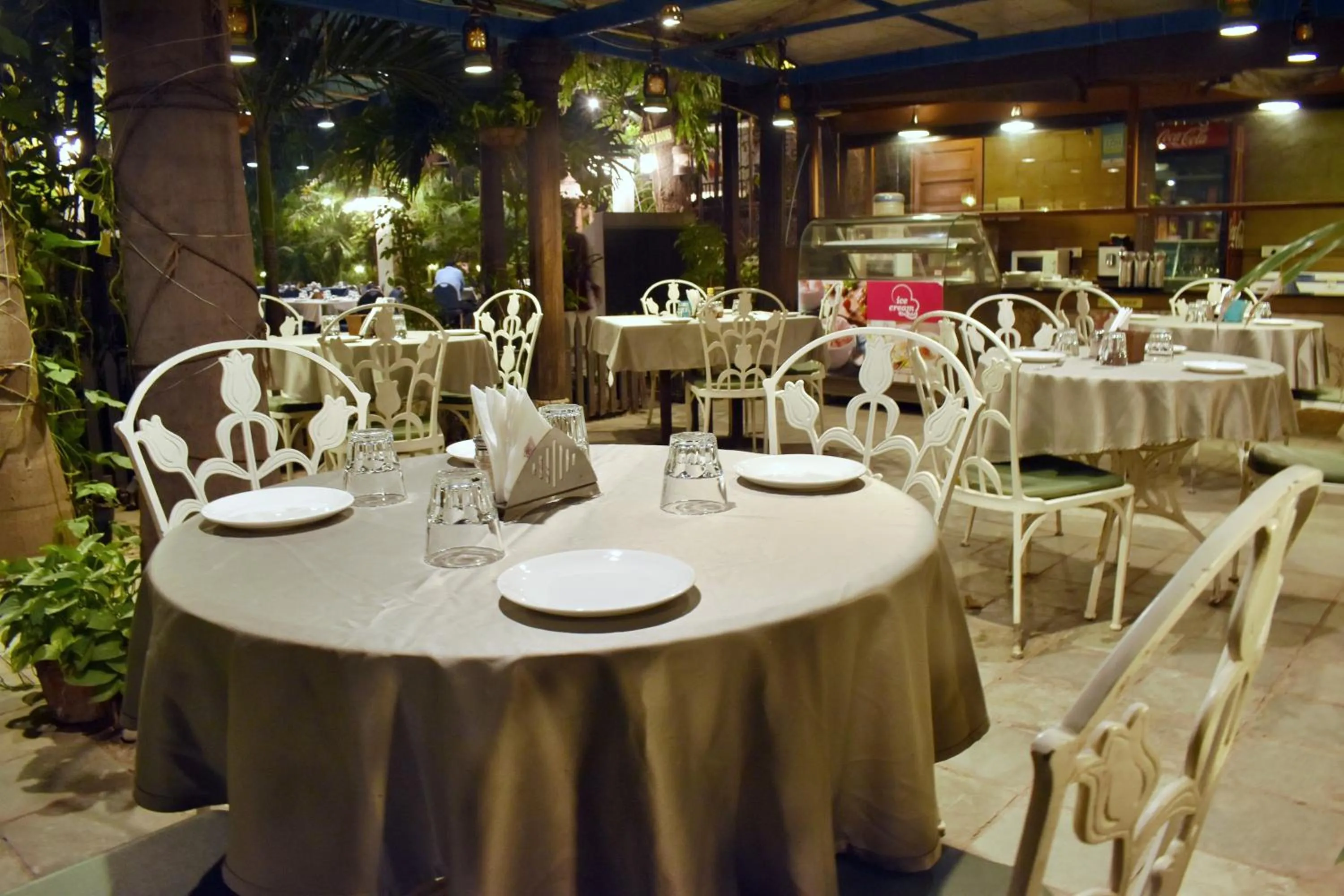 Restaurant/places to eat in WelcomHeritage Mani Mansion