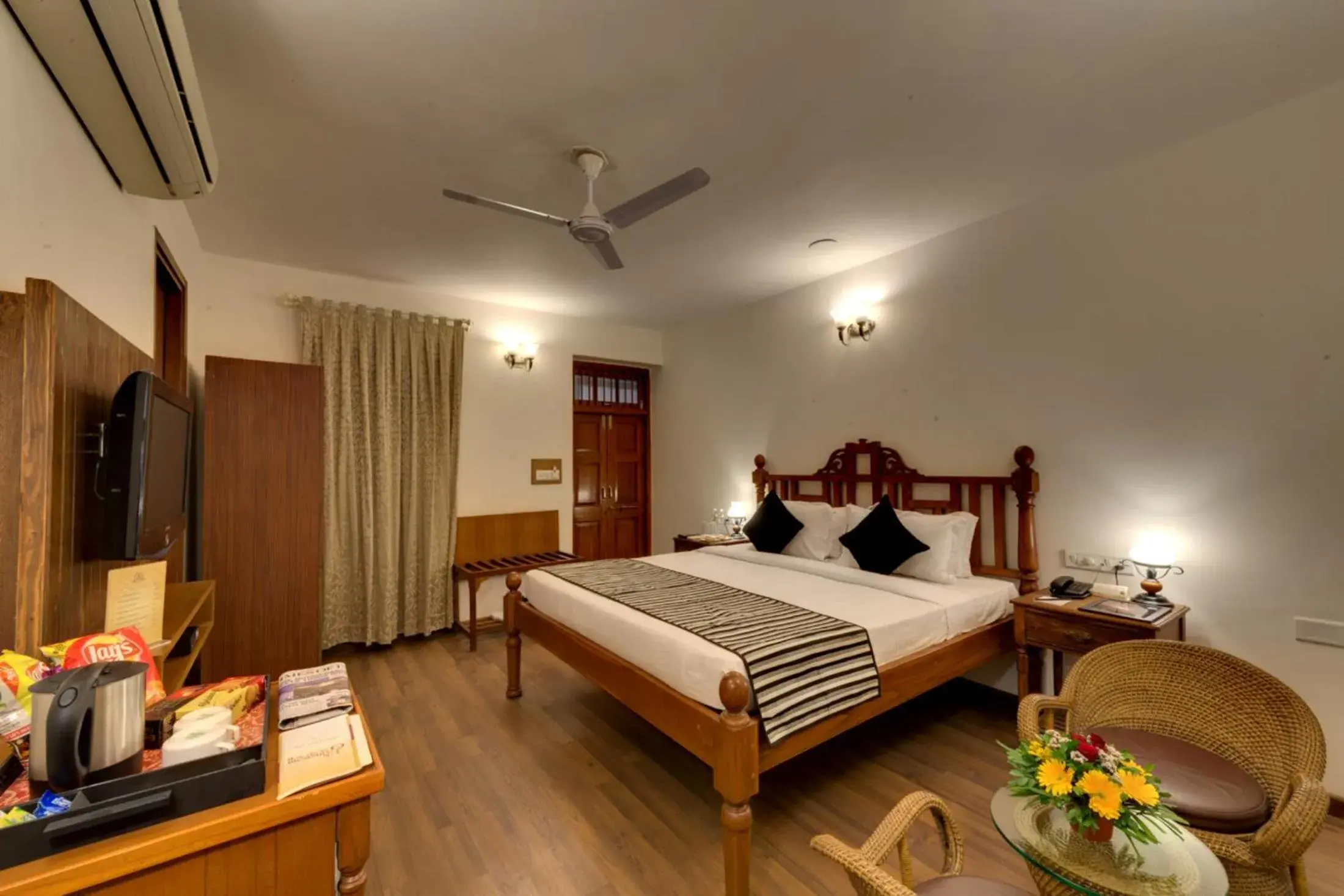 Bed in WelcomHeritage Mani Mansion Bed in WelcomHeritage Mani Mansion