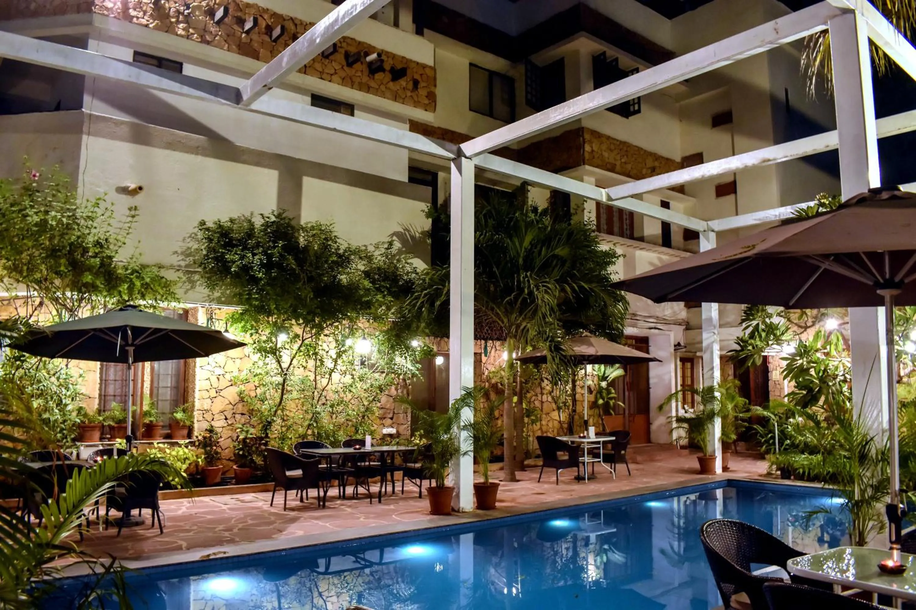 Swimming pool in WelcomHeritage Mani Mansion