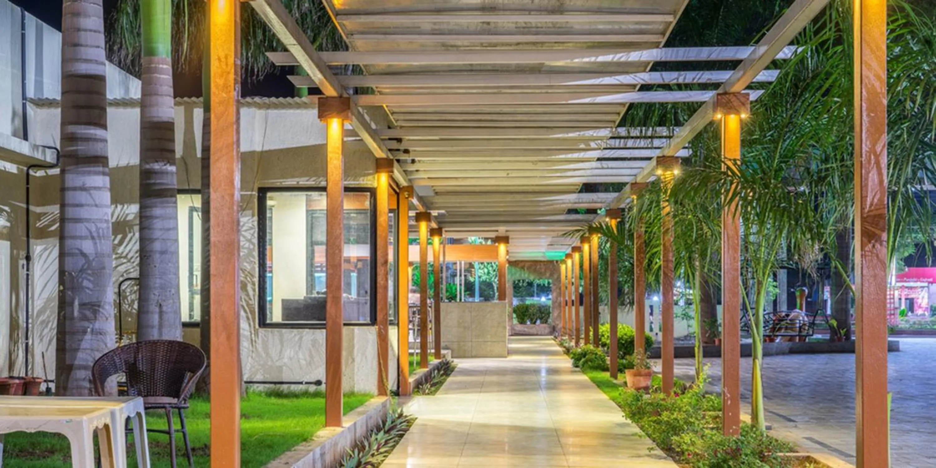 Restaurant/places to eat in Pushpak Resort