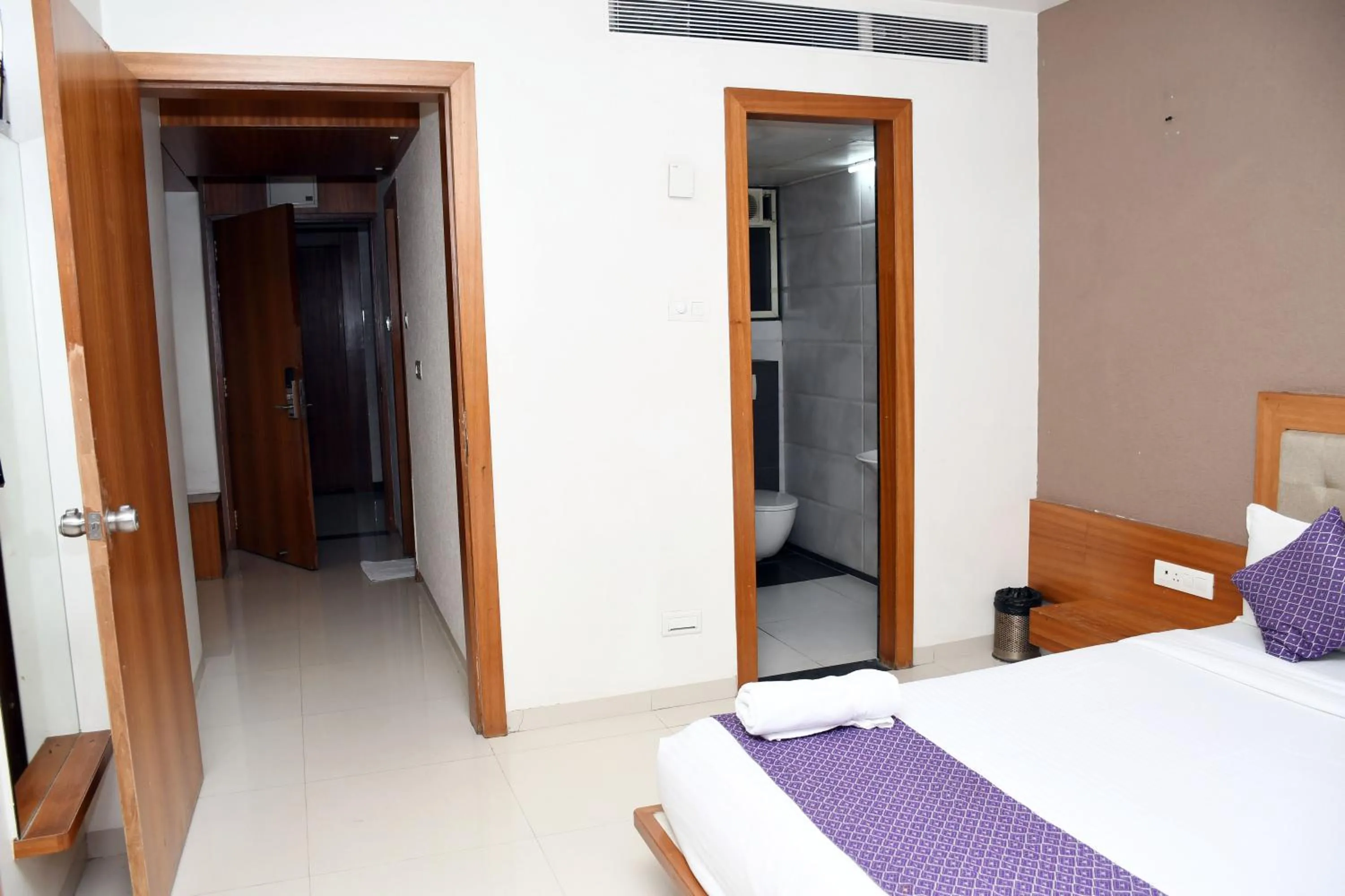 Photo of the whole room, Bed in Pushpak Resort