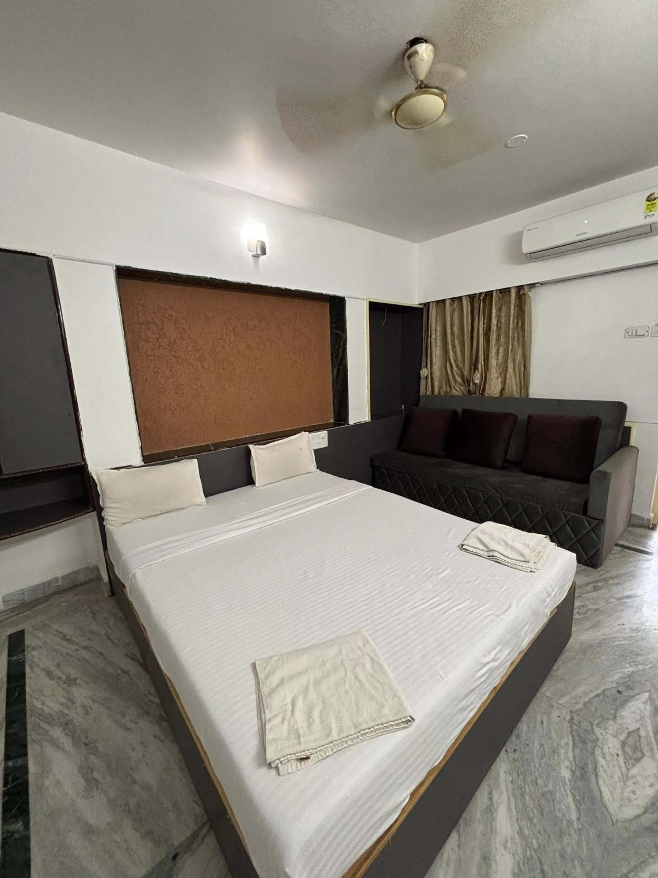 Bed in Pushpak Resort