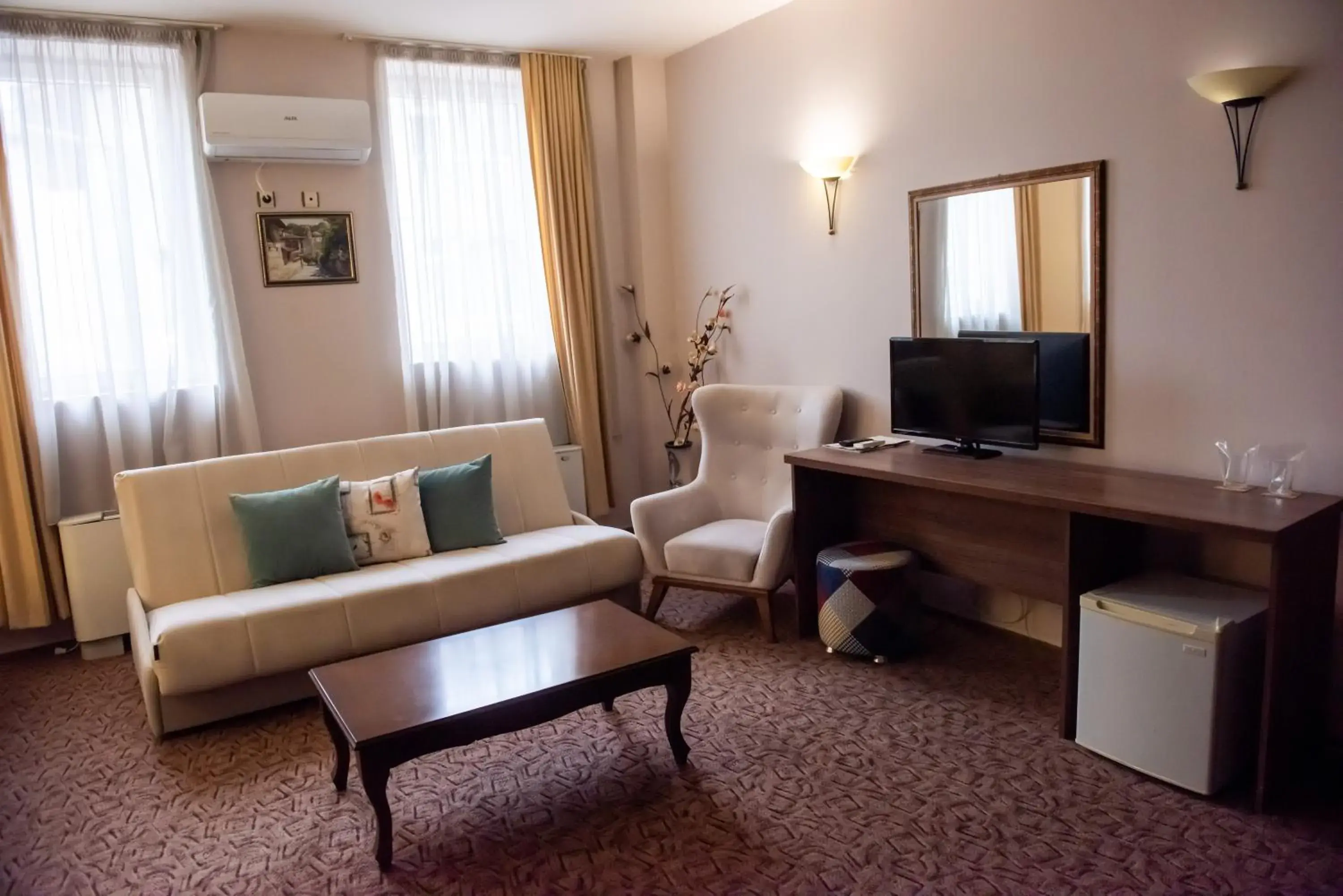 Deluxe Double Room (2 Adults + 1 Child) - single occupancy in Hotel Monte Cristo Deluxe Double Room (2 Adults + 1 Child) - single occupancy in Hotel Monte Cristo