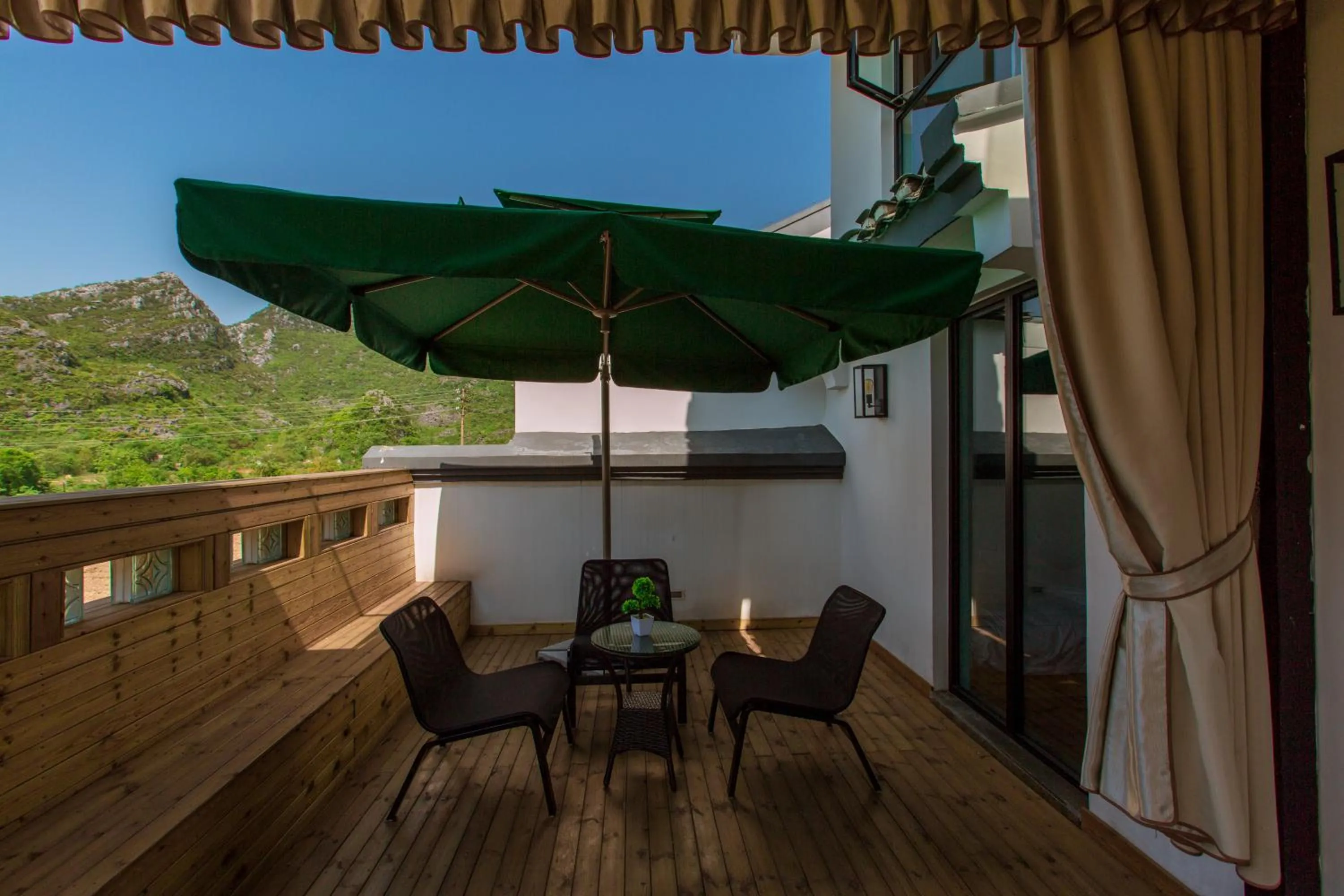 Balcony/Terrace in Moon Flower Hotel